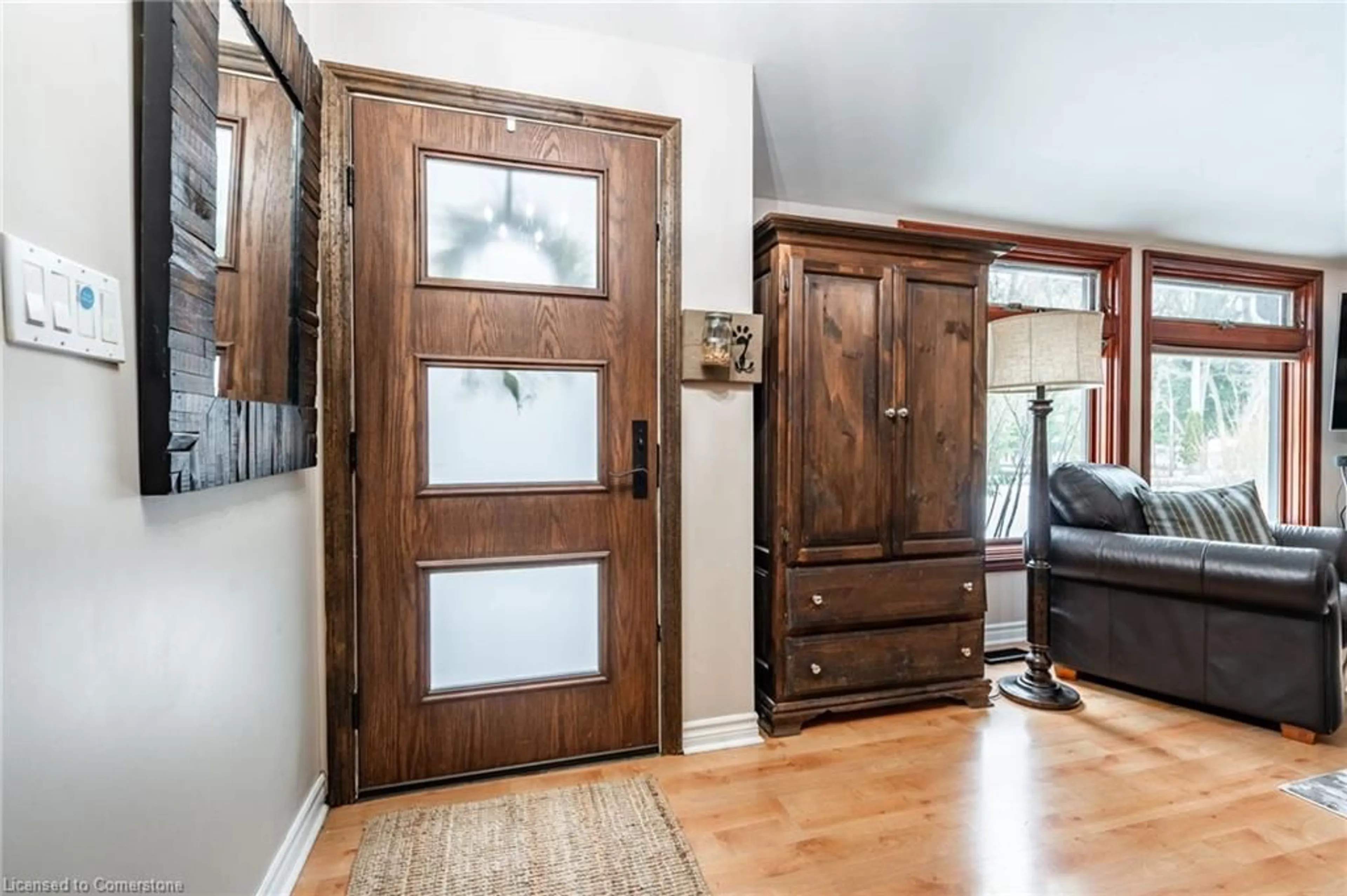 Indoor entryway for 173 Cayuga Ave, Ancaster Ontario L9G 3B3