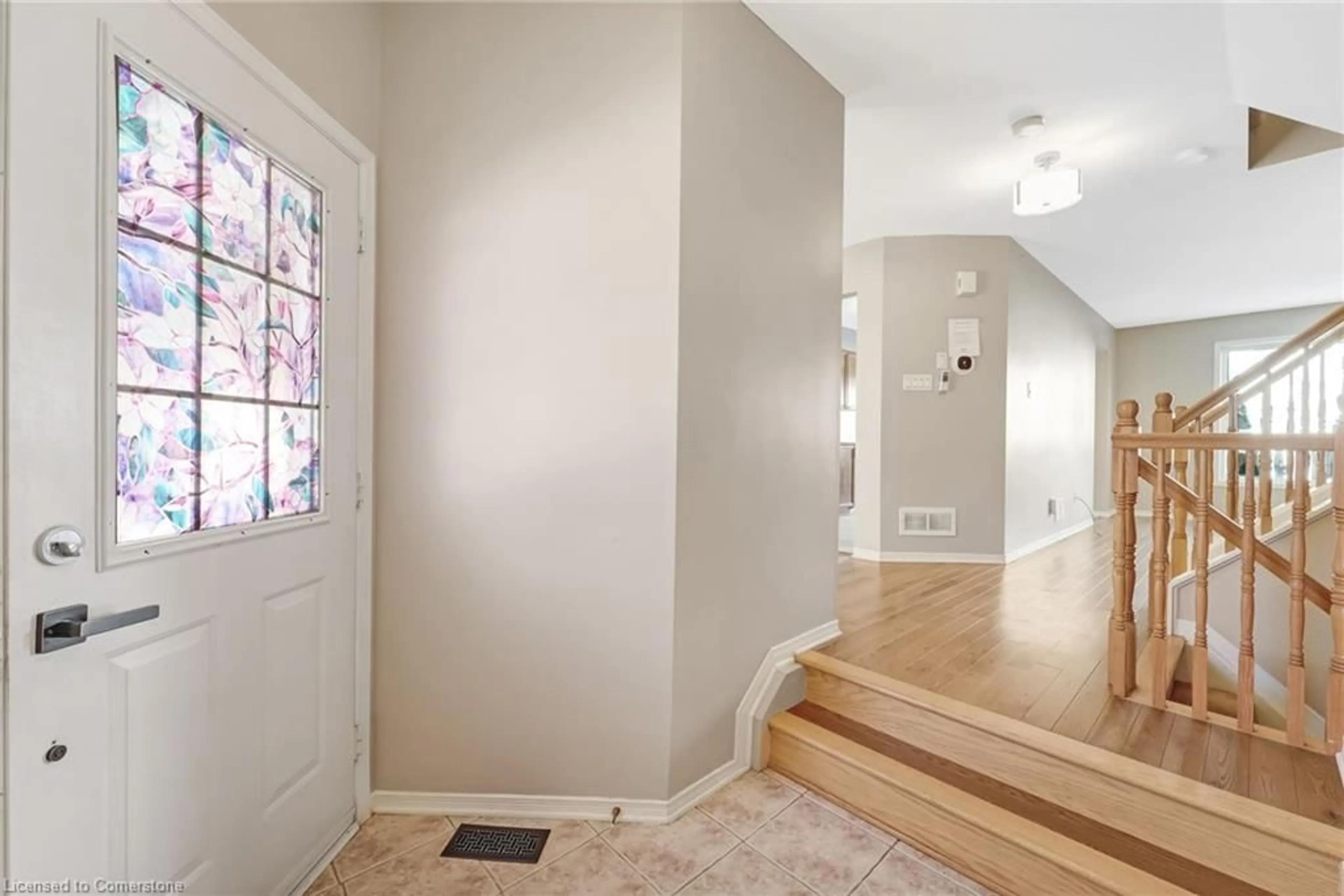 Indoor entryway for 2090 Breezewood St, Orleans Ontario K4A 4R9