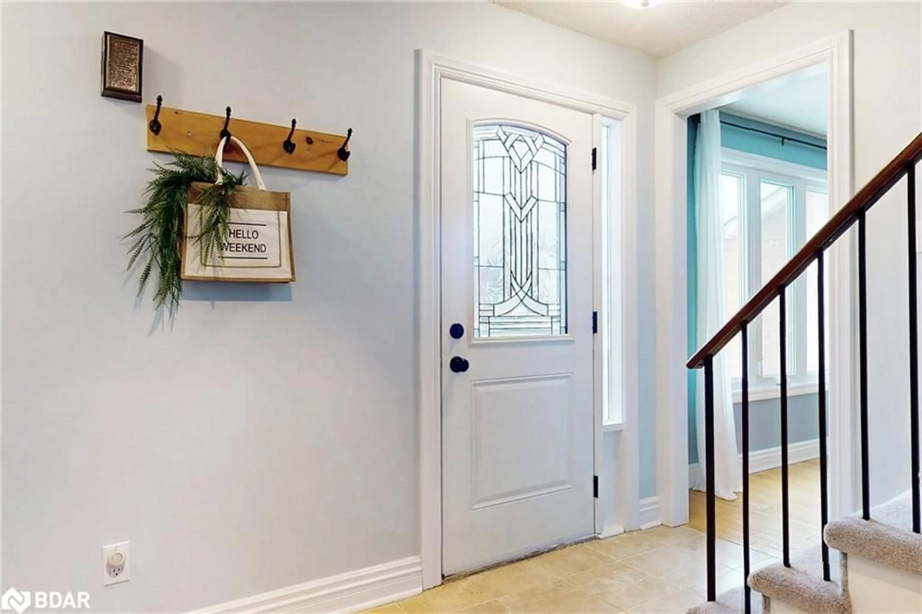 Indoor entryway for 345 Hickling Trail, Barrie Ontario L4M 5Z6