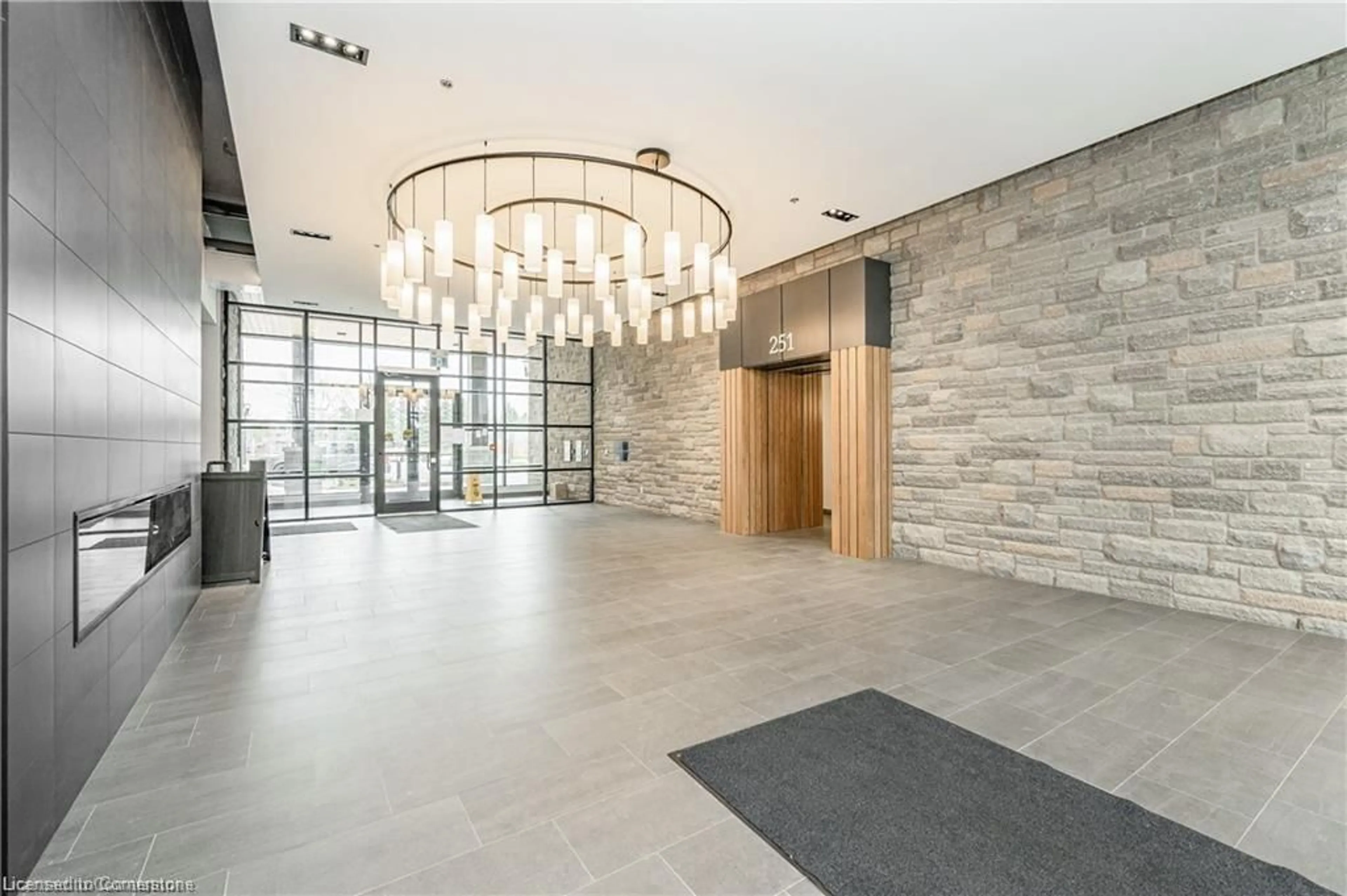 Indoor foyer for 251 Northfield Dr #502, Waterloo Ontario N2K 0G9