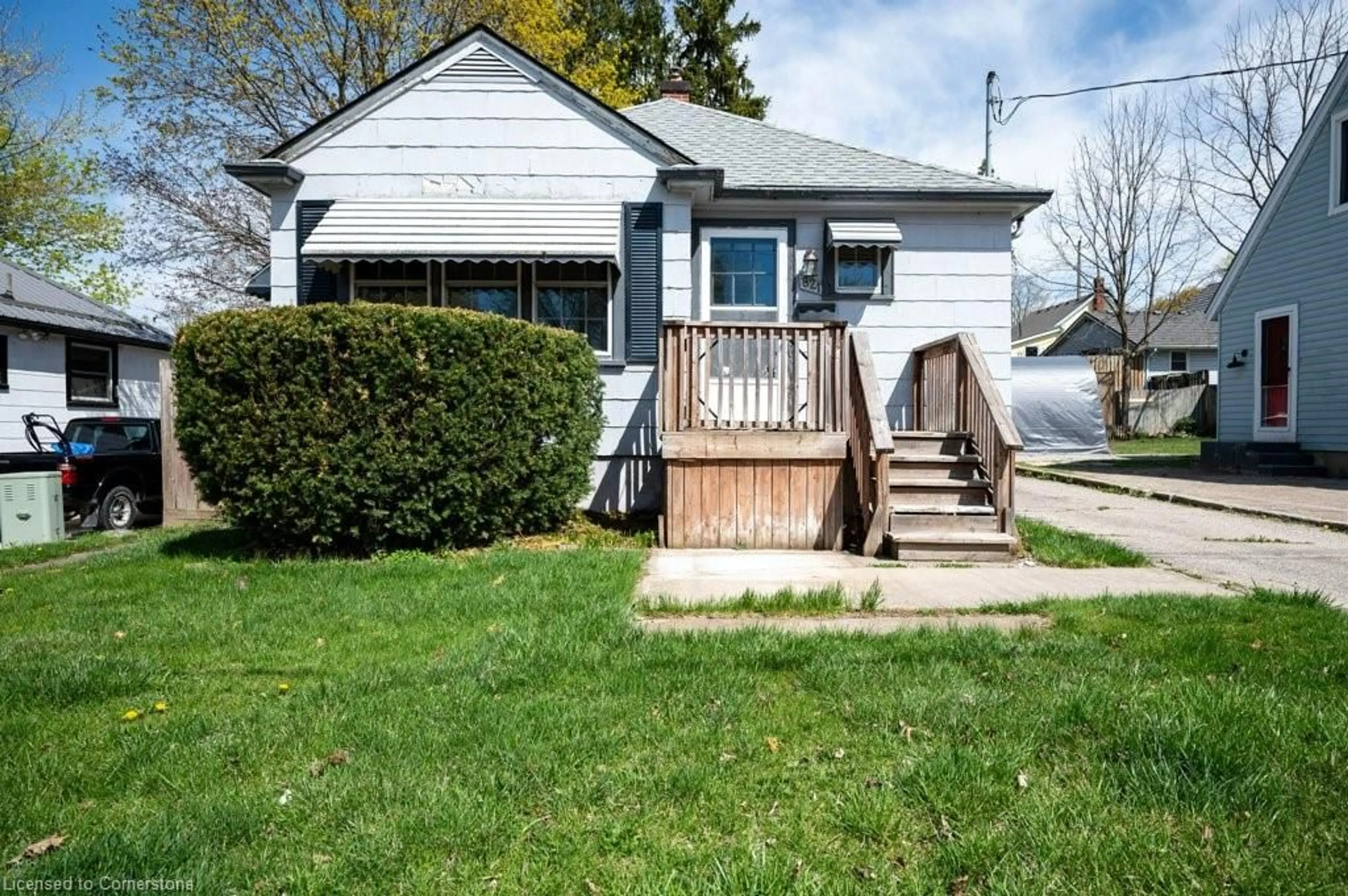 Home with vinyl exterior material, street for 821 James St, Woodstock Ontario N4S 1R9