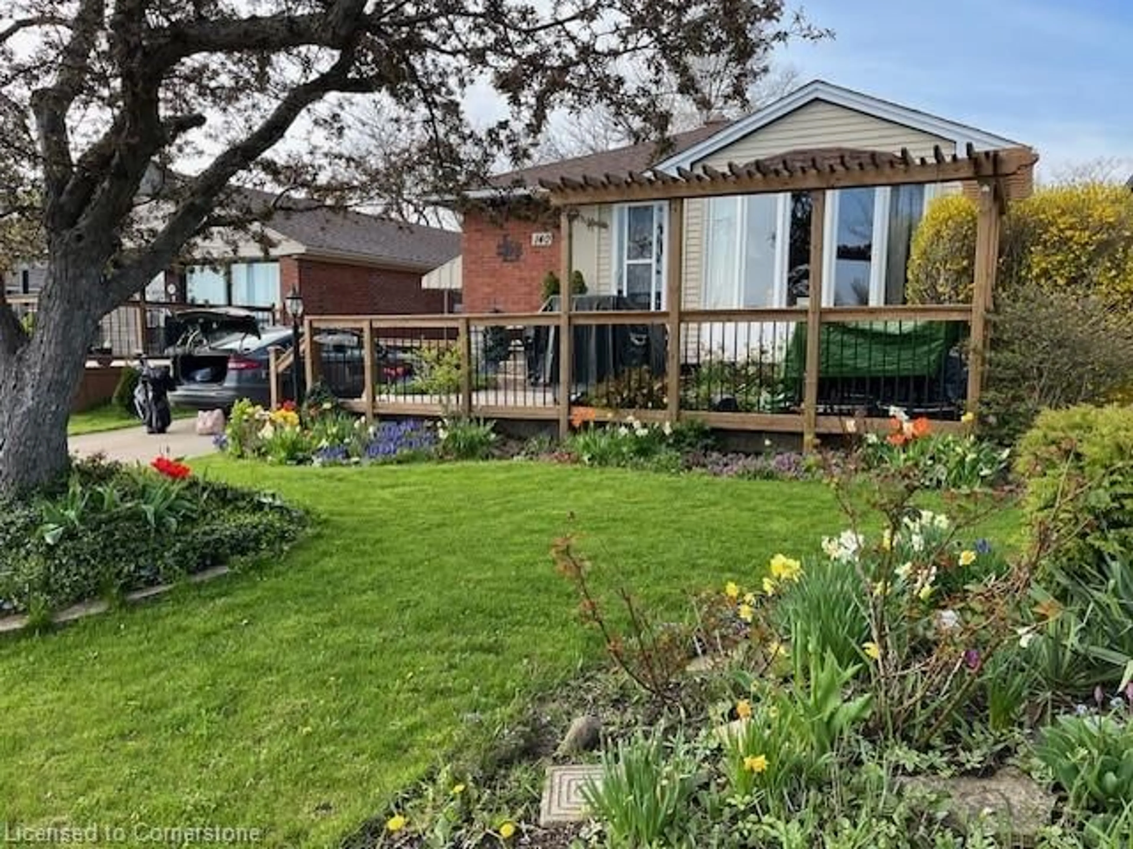 A pic from outside/outdoor area/front of a property/back of a property/a pic from drone, street for 140 Burkholder Dr, Hamilton Ontario L8V 2C9