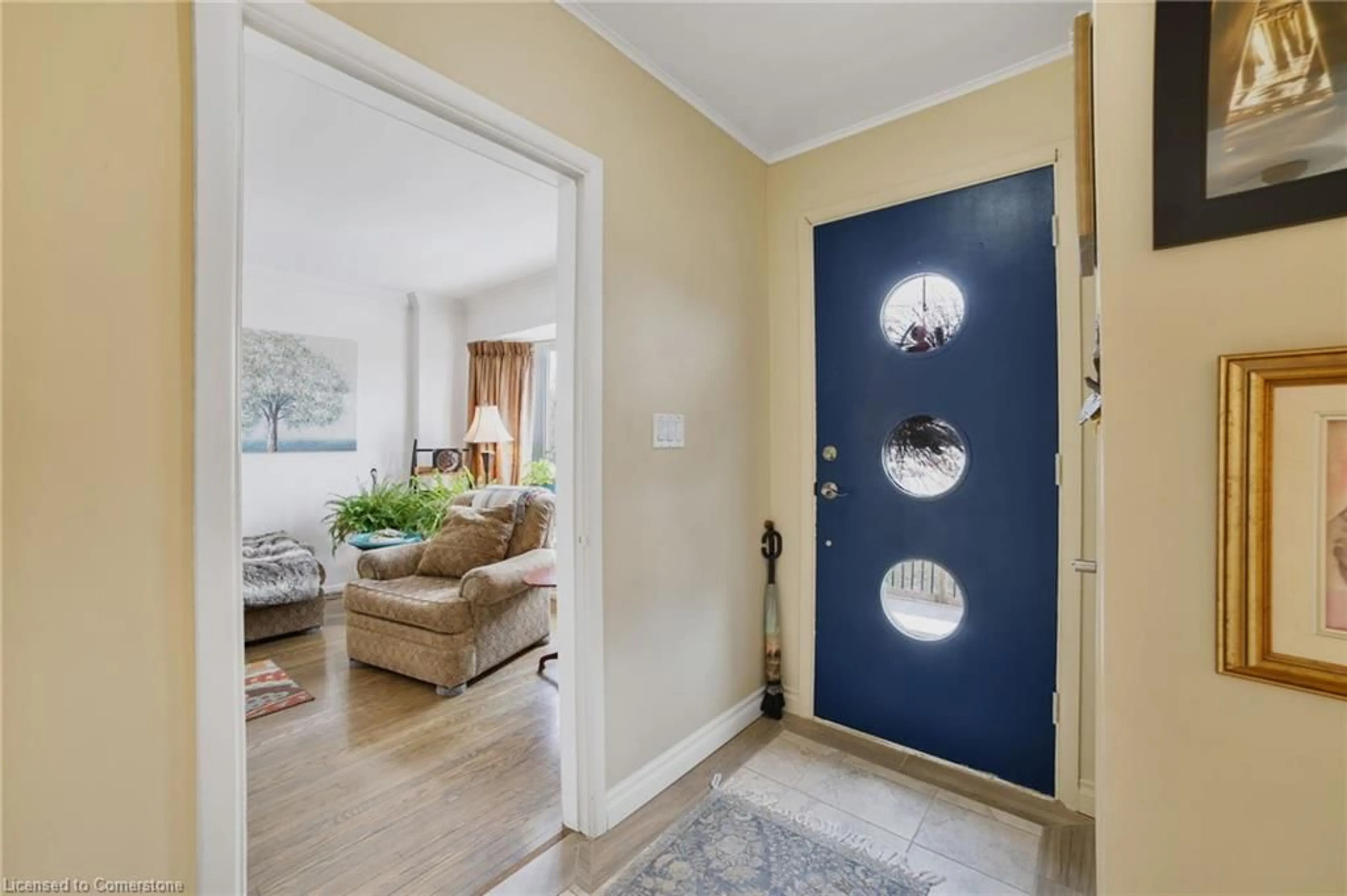 Indoor entryway for 140 Burkholder Dr, Hamilton Ontario L8V 2C9