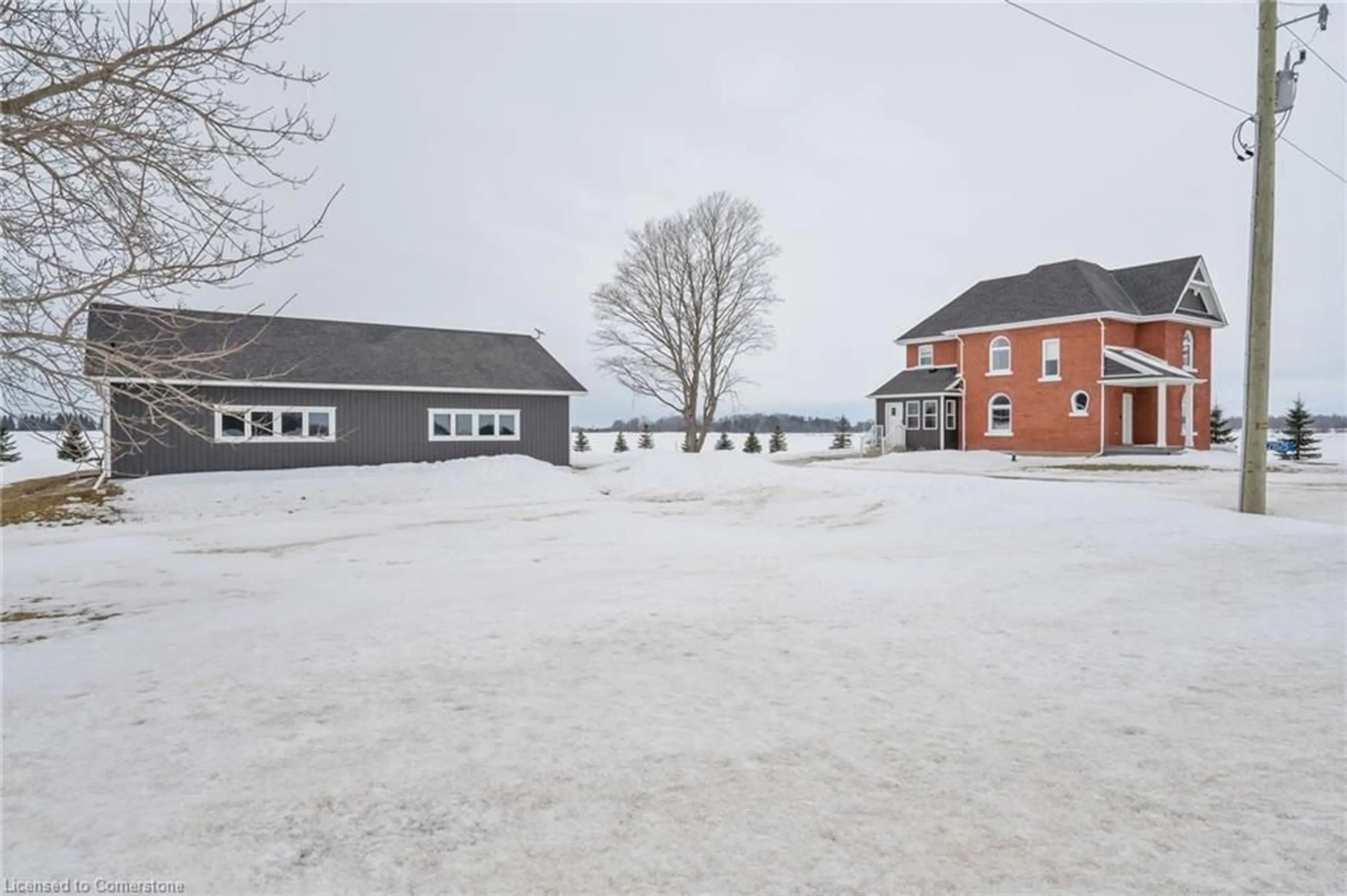 A pic from outside/outdoor area/front of a property/back of a property/a pic from drone, building for 21575 Heritage Rd, Thorndale Ontario N0M 2P0