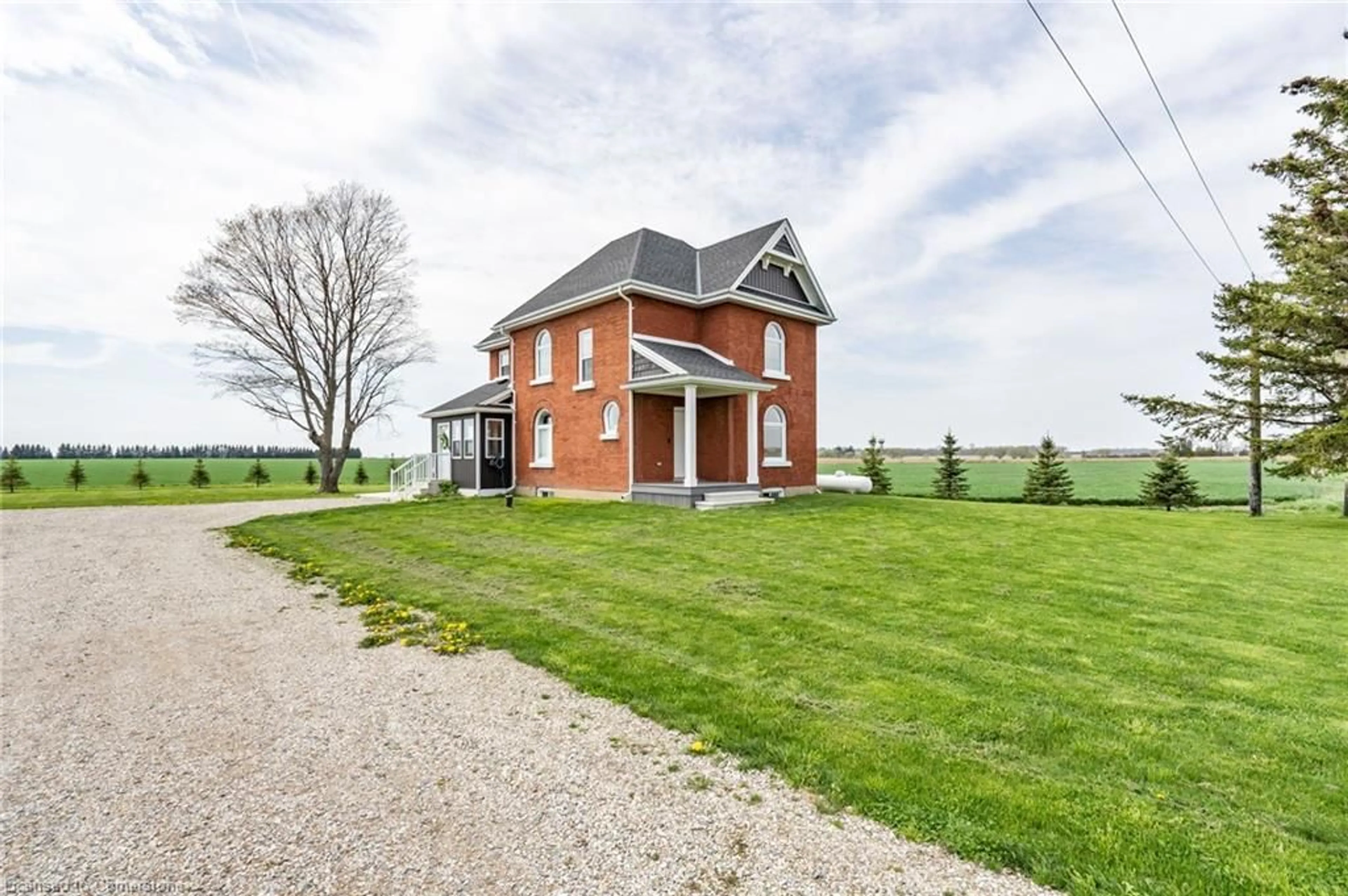 A pic from outside/outdoor area/front of a property/back of a property/a pic from drone, building for 21575 Heritage Rd, Thorndale Ontario N0M 2P0