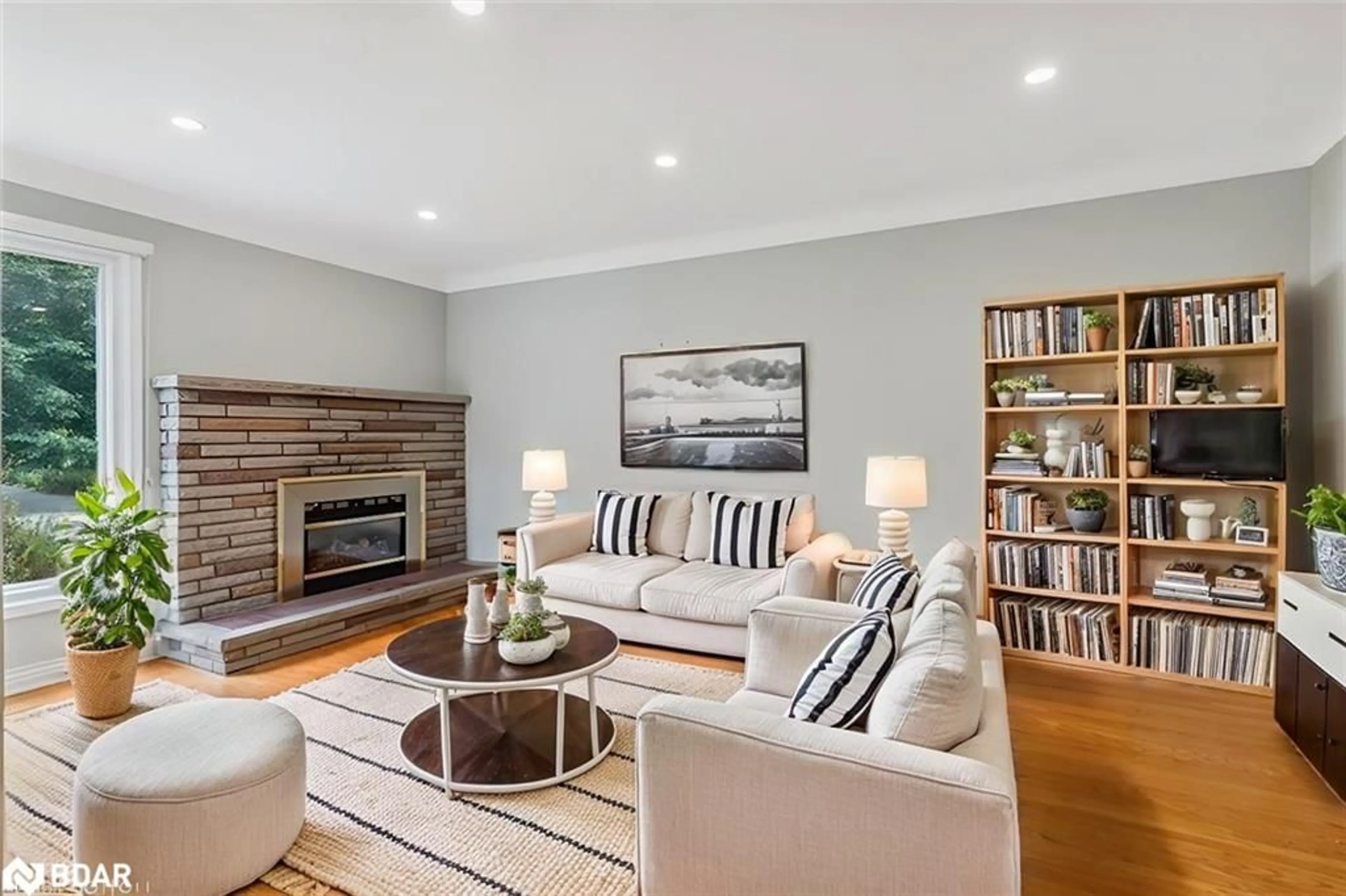 Living room with furniture, wood/laminate floor for 28 Valerie Dr, St. Catharines Ontario L2T 3G5