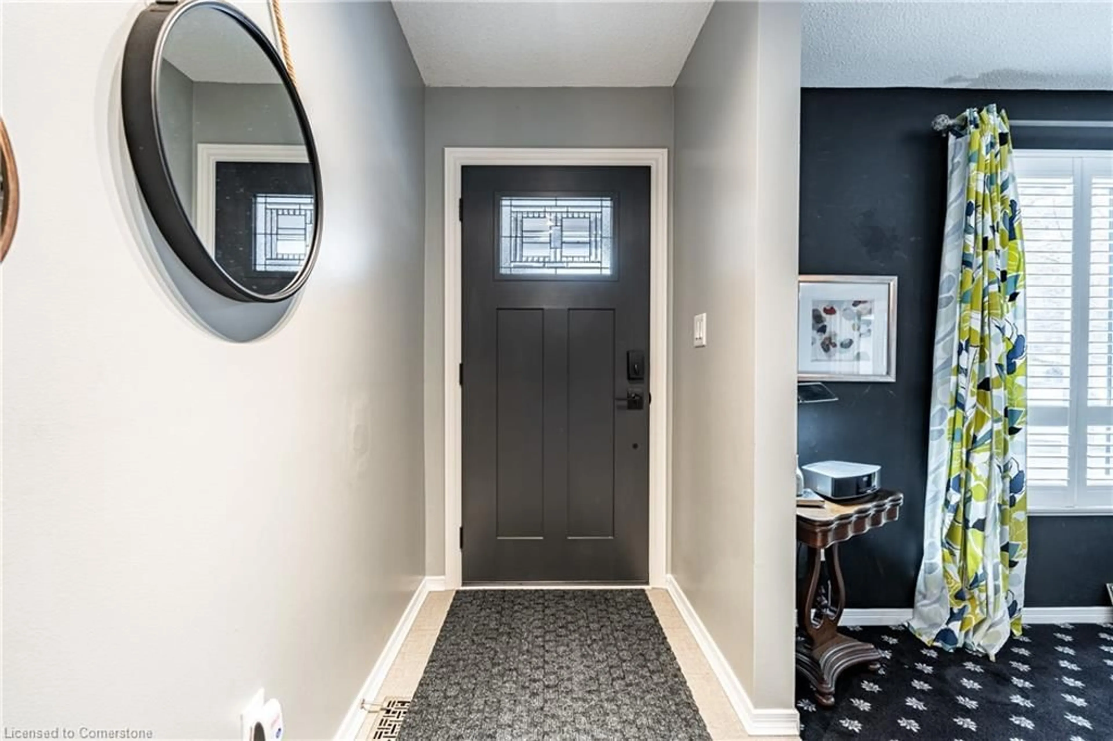 Indoor entryway for 109 Larchwood Cir, Welland Ontario L3C 6T1