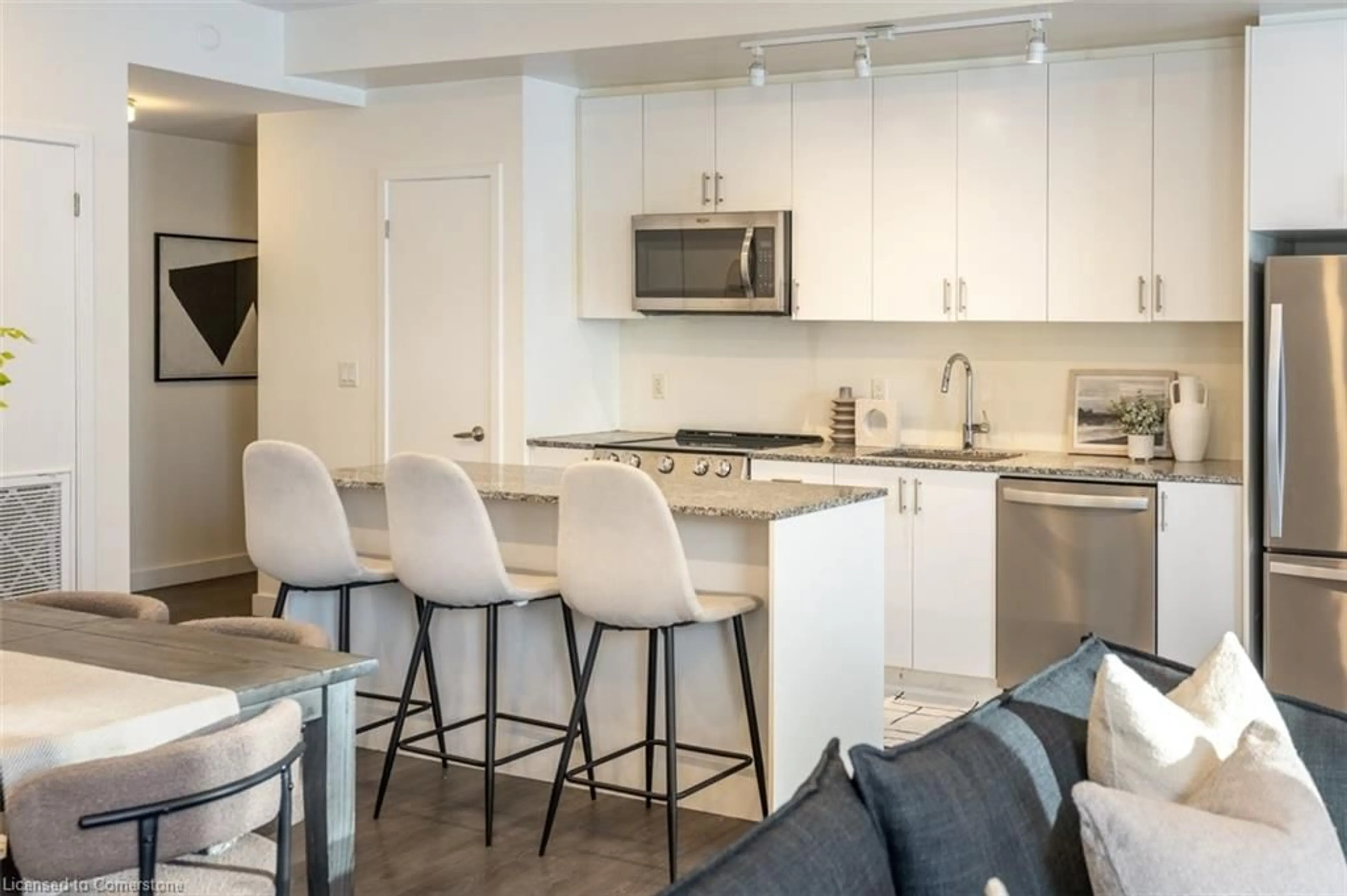 Open concept kitchen, unknown for 150 Sabina Dr #110, Oakville Ontario L6H 0W3