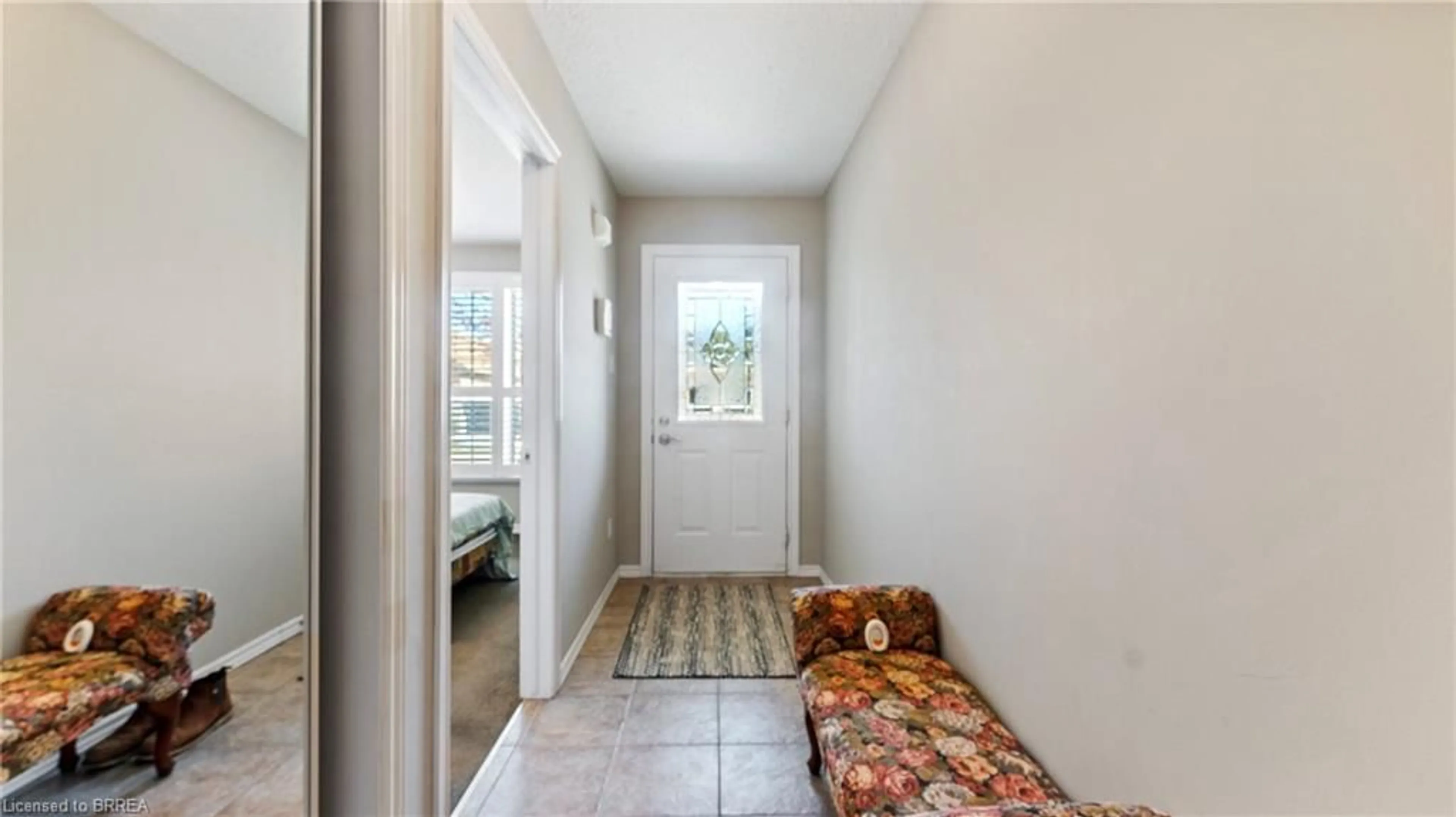 Indoor entryway for 73 Morton Ave #4, Brantford Ontario N3R 2N7