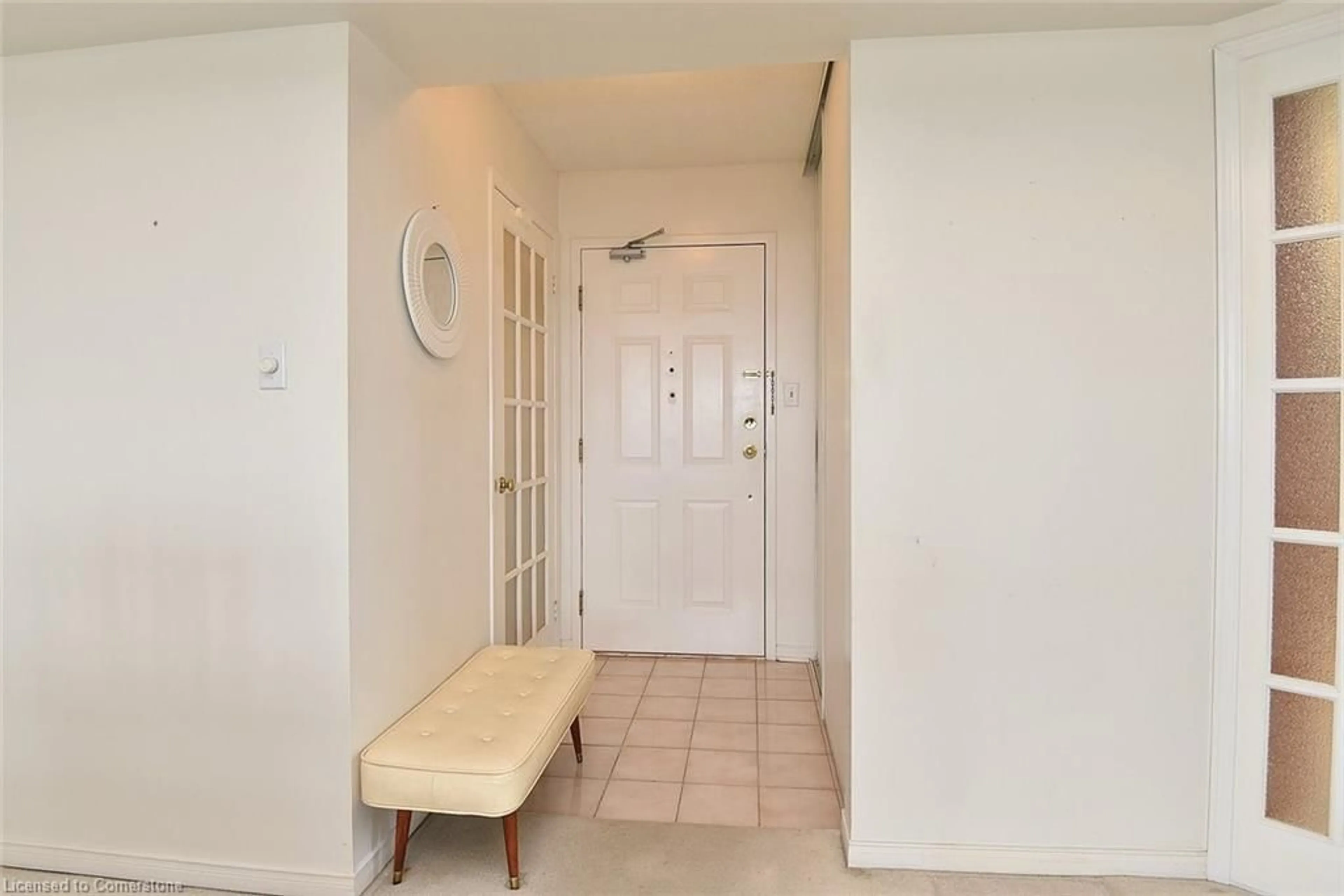 Indoor entryway for 5080 Pinedale Ave #609, Burlington Ontario L7L 5V7