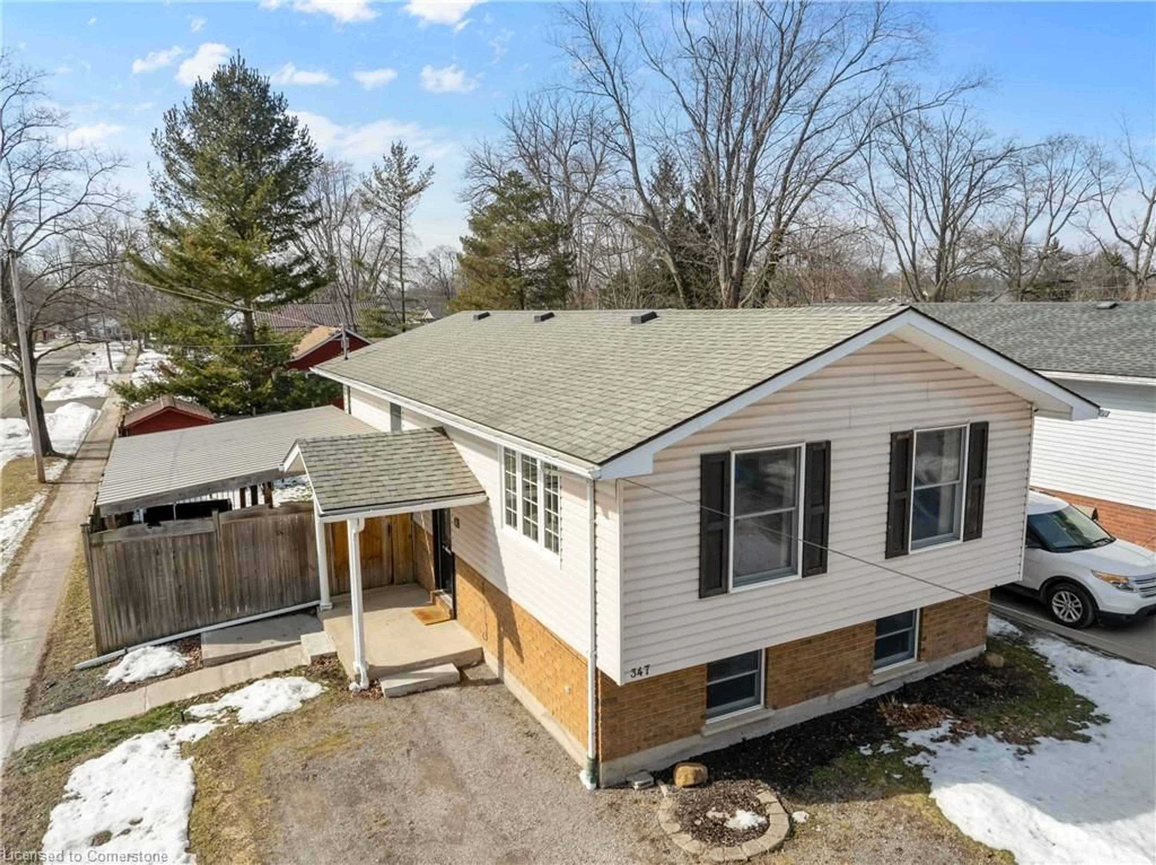 A pic from outside/outdoor area/front of a property/back of a property/a pic from drone, street for 347 Helen St, Fort Erie Ontario L0S 1B0