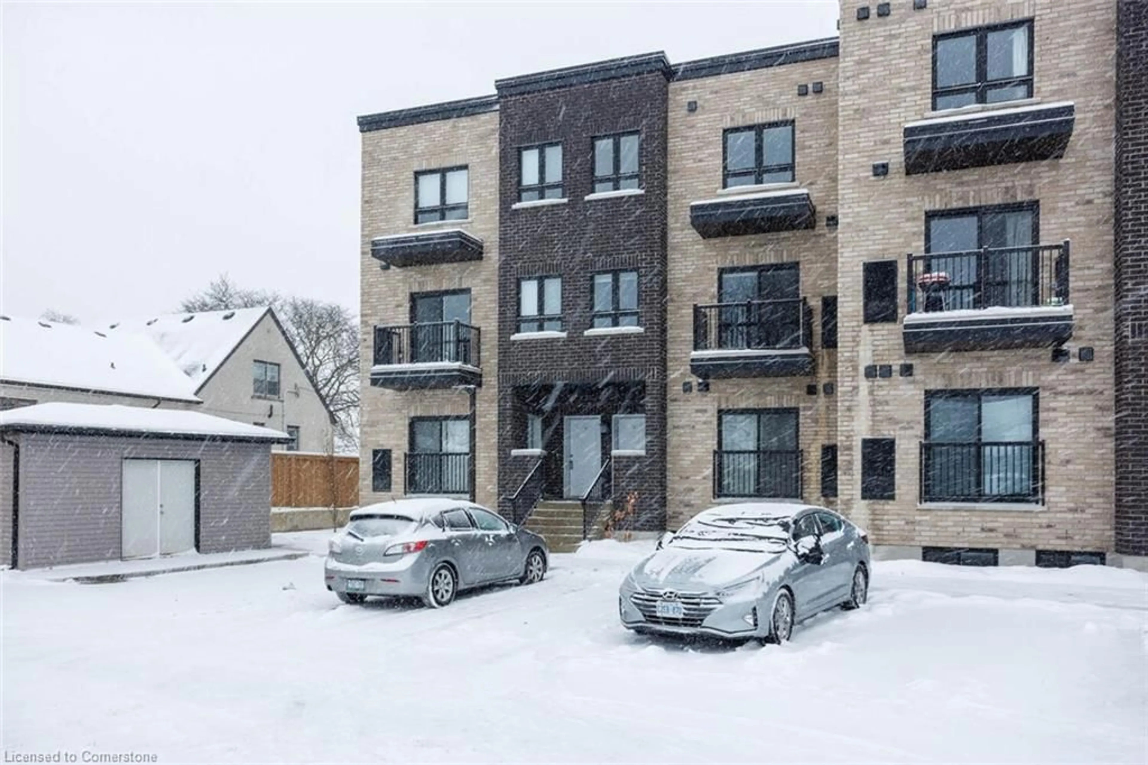 A pic from outside/outdoor area/front of a property/back of a property/a pic from drone, street for 600 Victoria St #23, Kitchener Ontario N2M 0C3