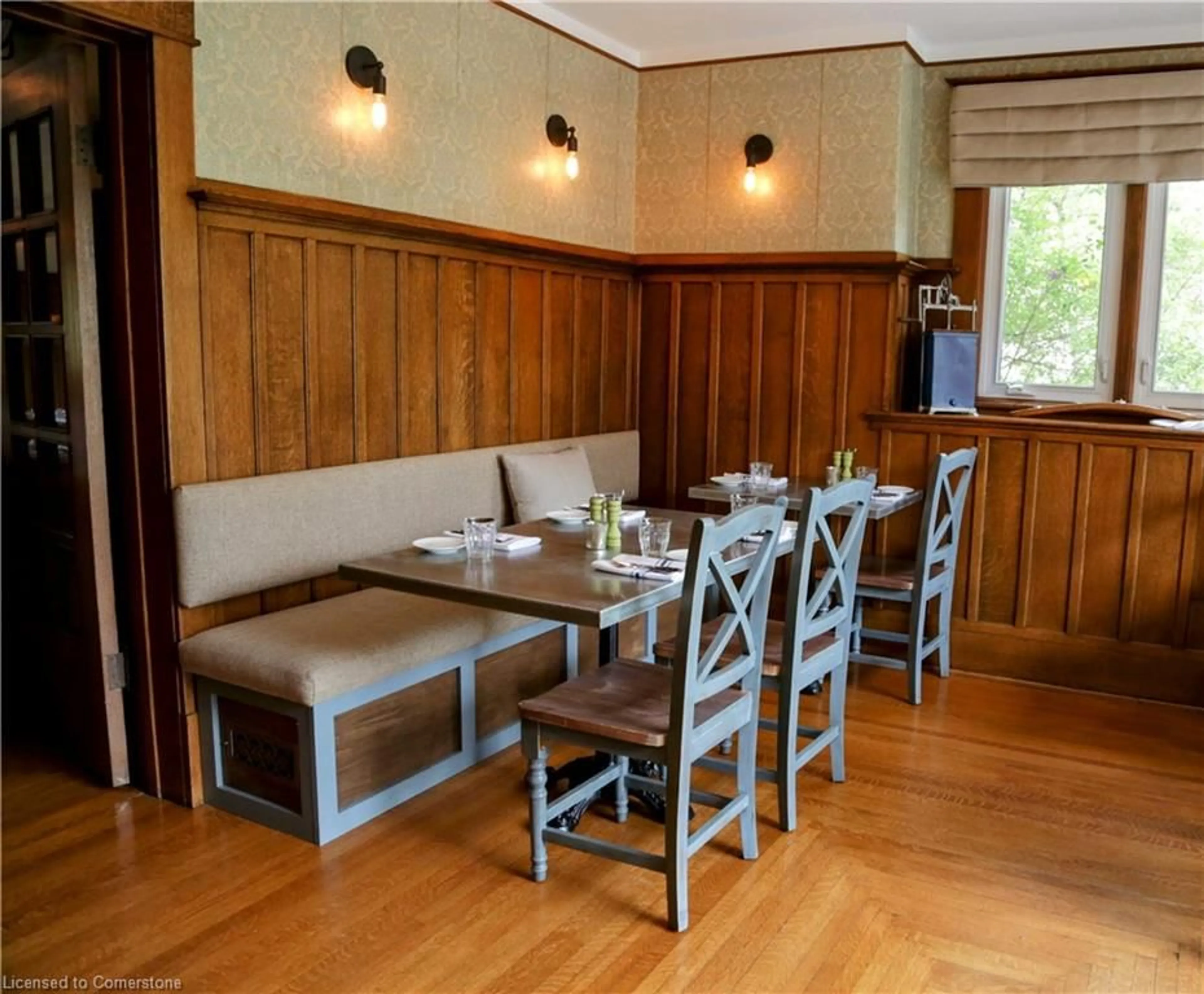Dining room, wood/laminate floor for 352 Norfolk St, Simcoe Ontario N3Y 2W9