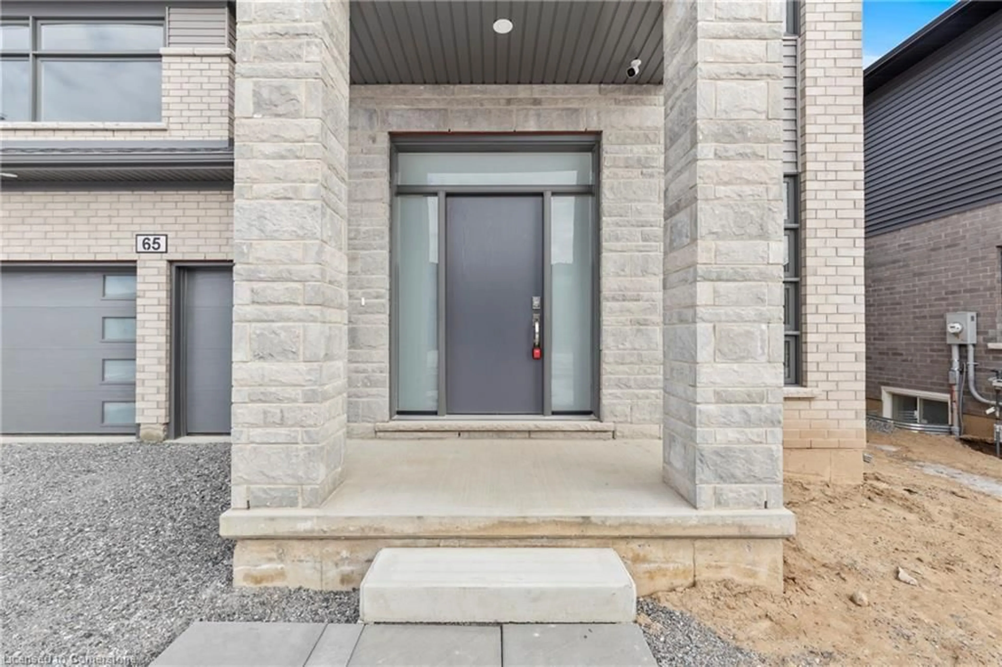 Indoor entryway for 65 Marie St, Fonthill Ontario L0S 1E1