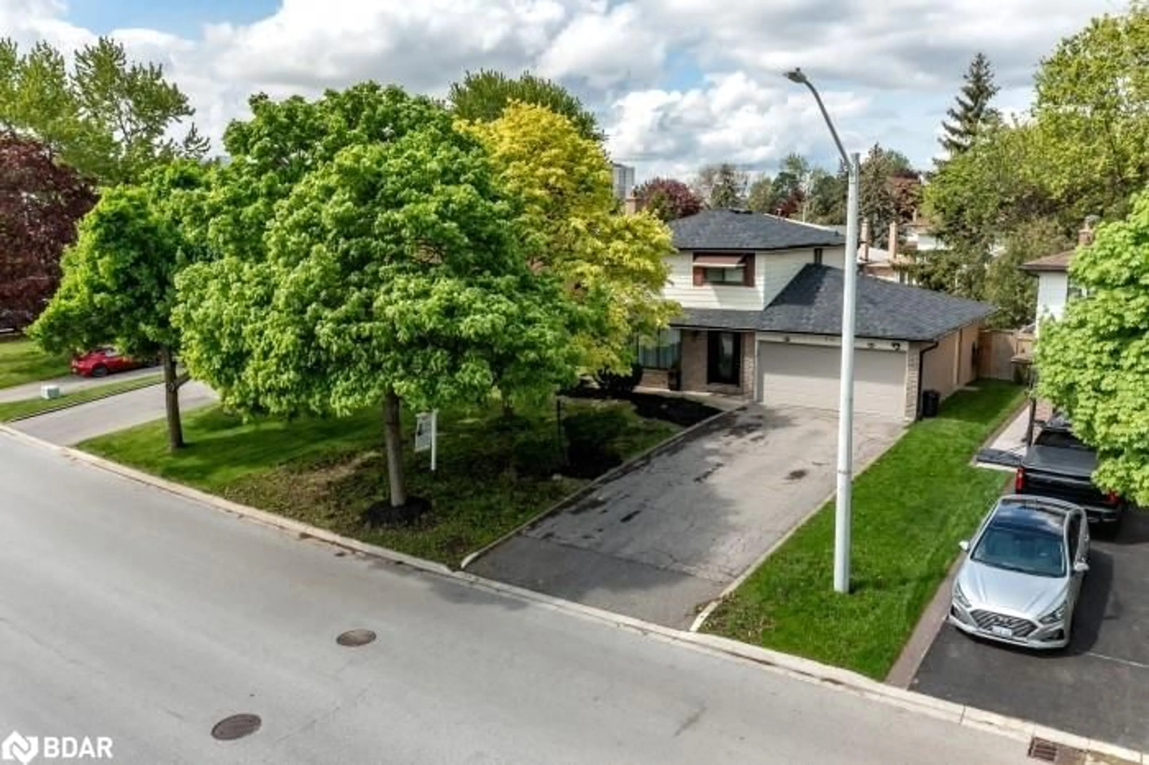 A pic from outside/outdoor area/front of a property/back of a property/a pic from drone, street for 46 Bartley Bull Pky, Brampton Ontario L6W 2J4