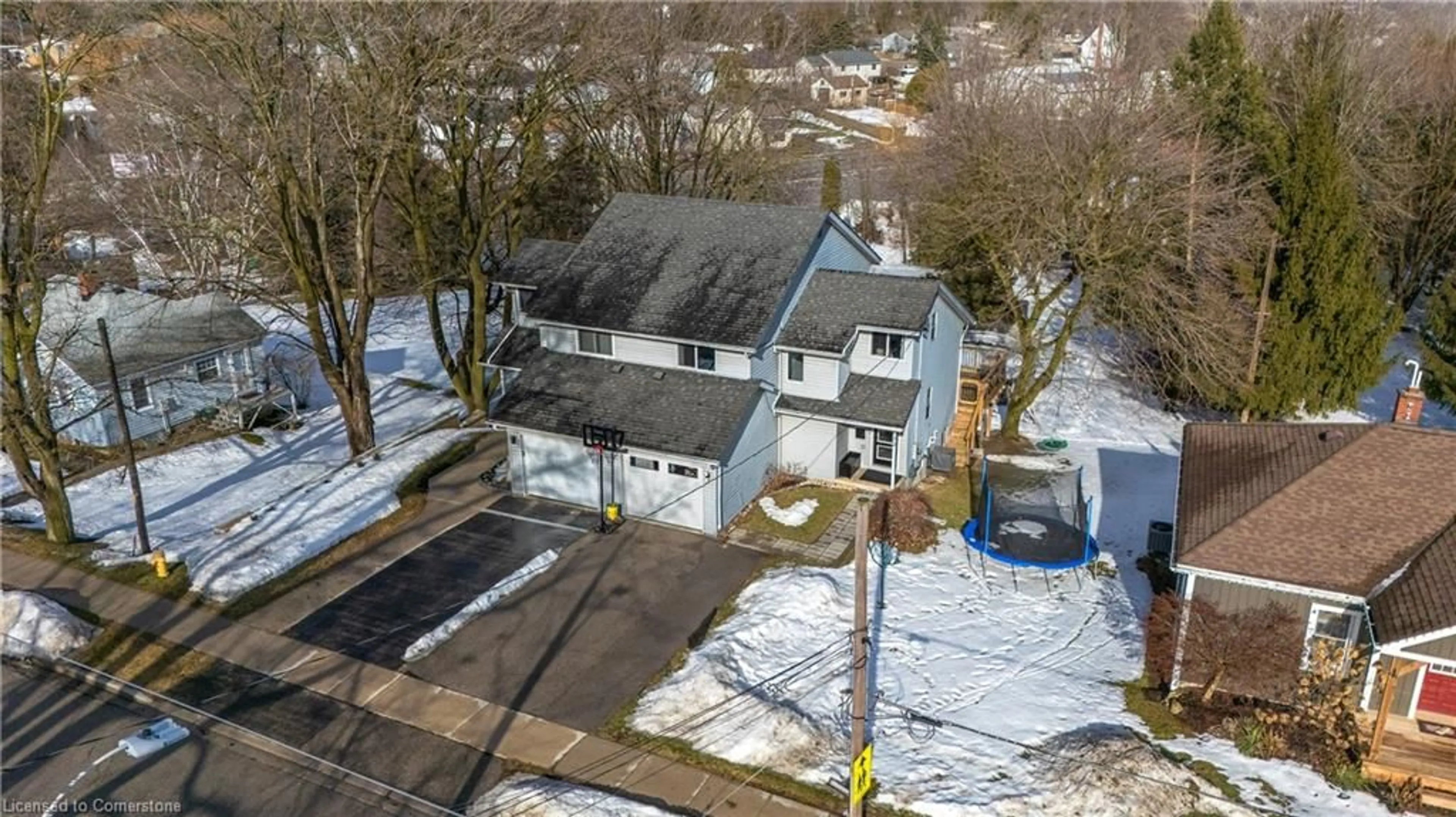 A pic from outside/outdoor area/front of a property/back of a property/a pic from drone, street for 172 Mckeand St, Ingersoll Ontario N5C 3H9