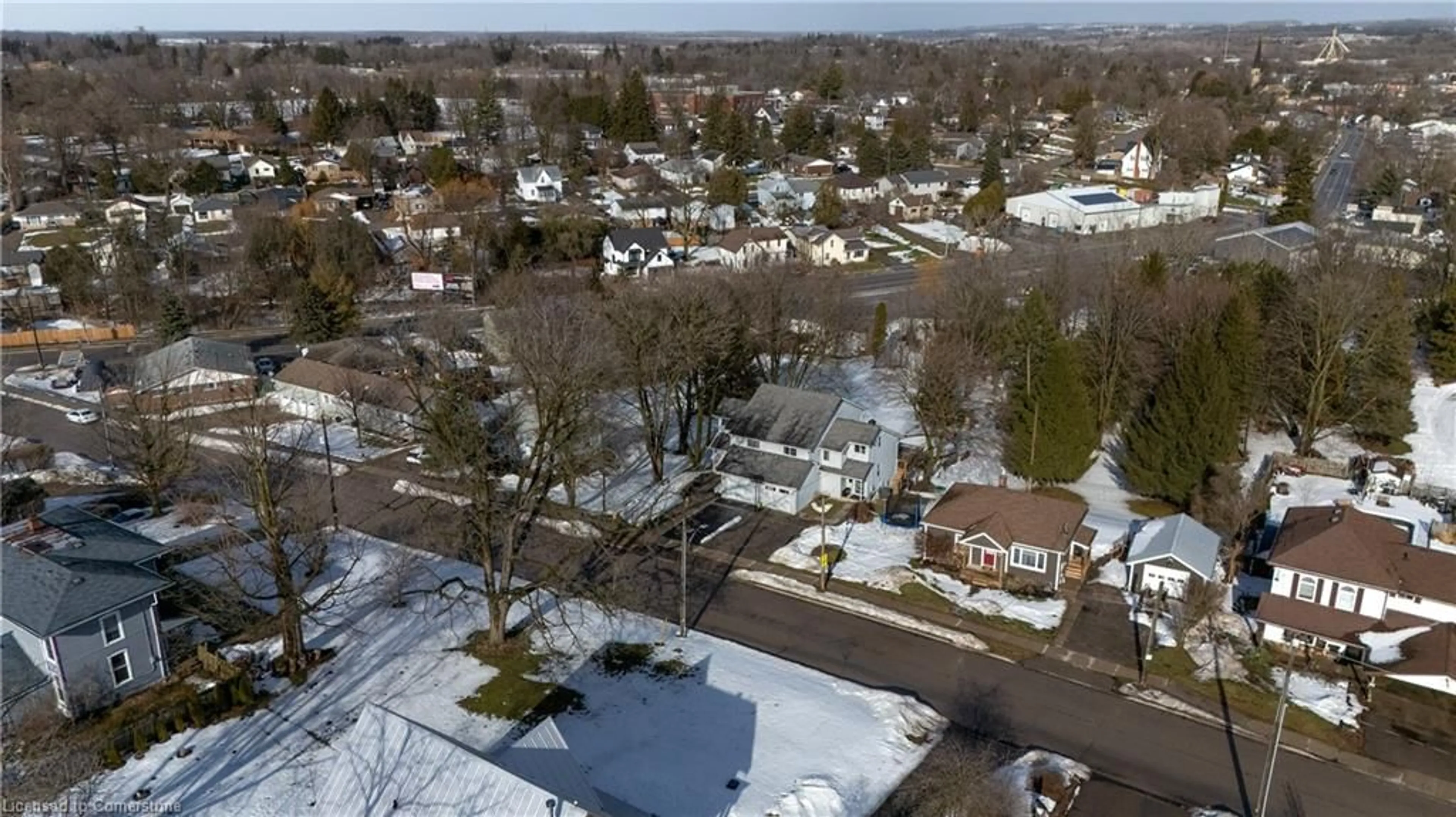 A pic from outside/outdoor area/front of a property/back of a property/a pic from drone, mountain view for 172 Mckeand St, Ingersoll Ontario N5C 3H9