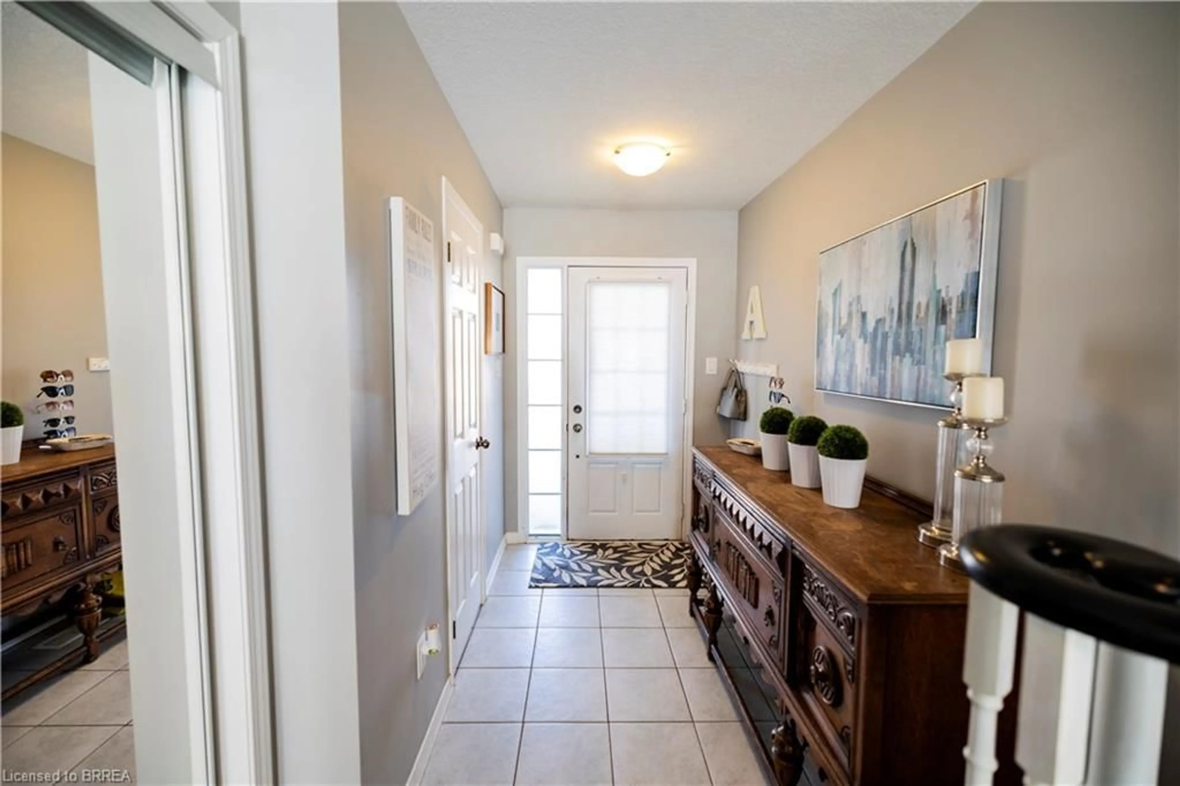 Indoor entryway for 60 English Lane, Brantford Ontario N3T 0H1