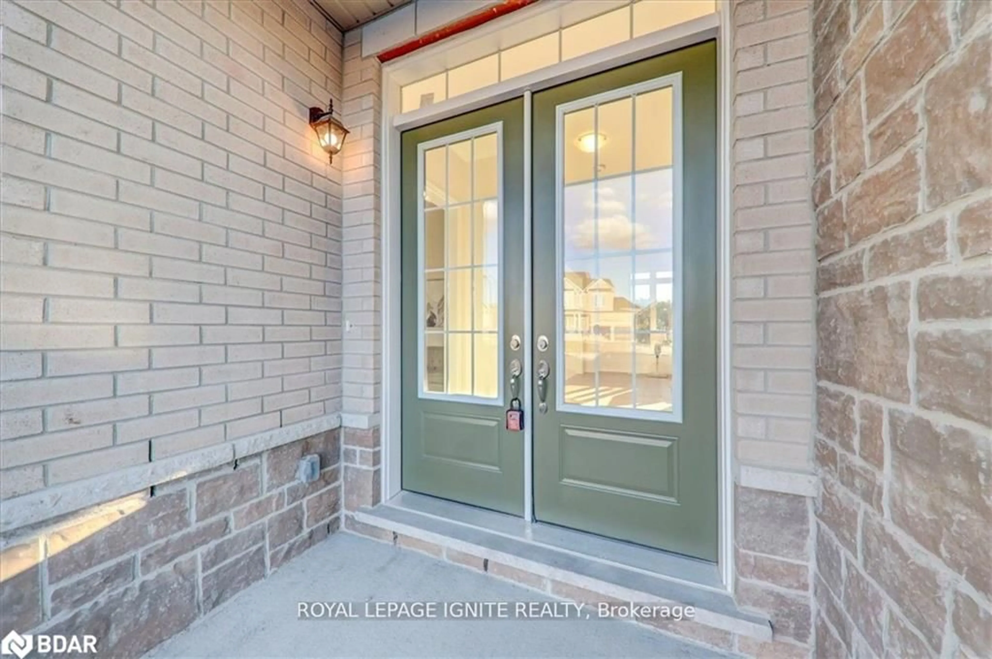 Indoor entryway for 40 Golden Meadows Dr, Peterborough Ontario K9J 0K8