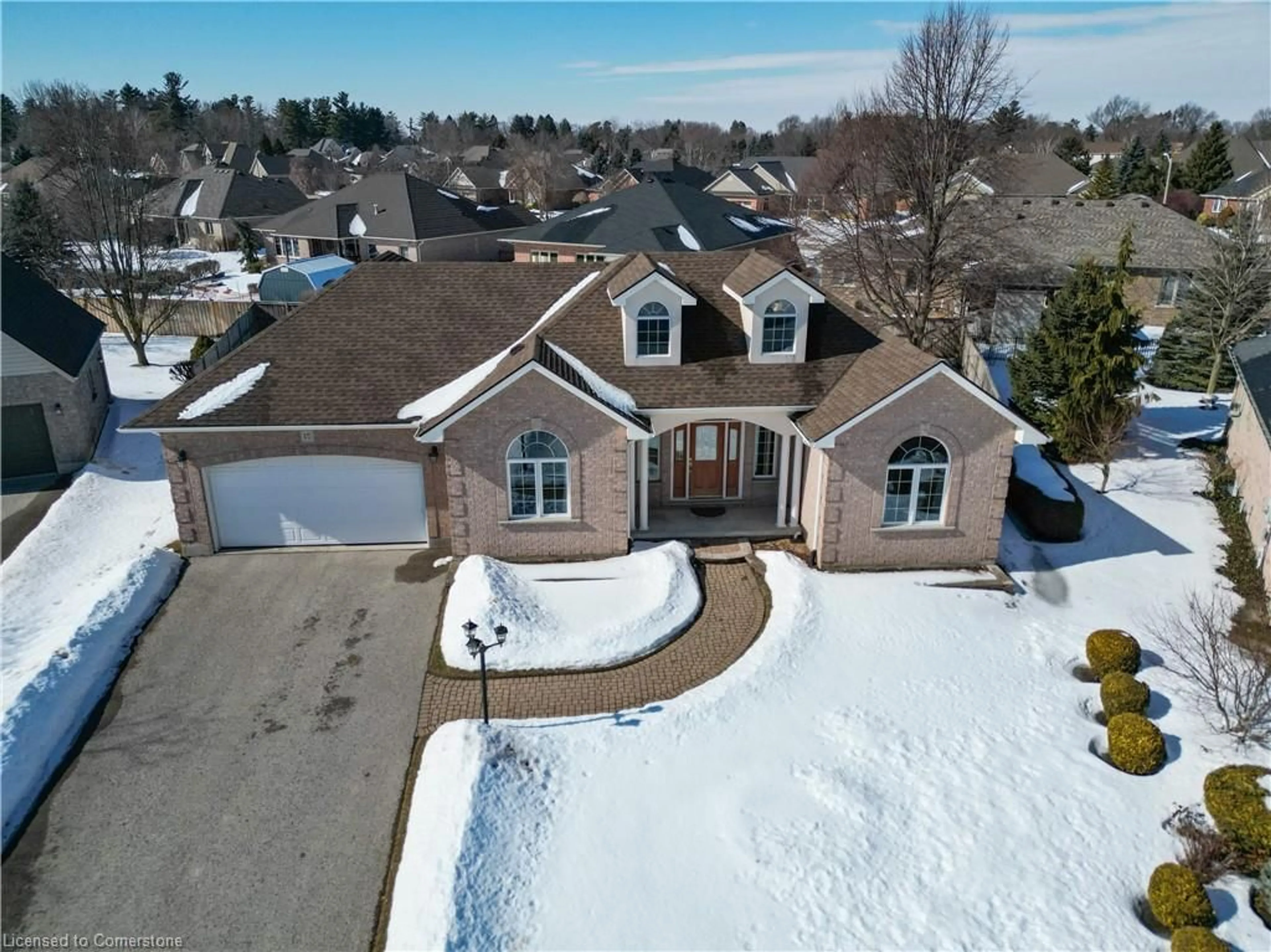 A pic from outside/outdoor area/front of a property/back of a property/a pic from drone, street for 15 Angle St, Simcoe Ontario N3Y 5M6