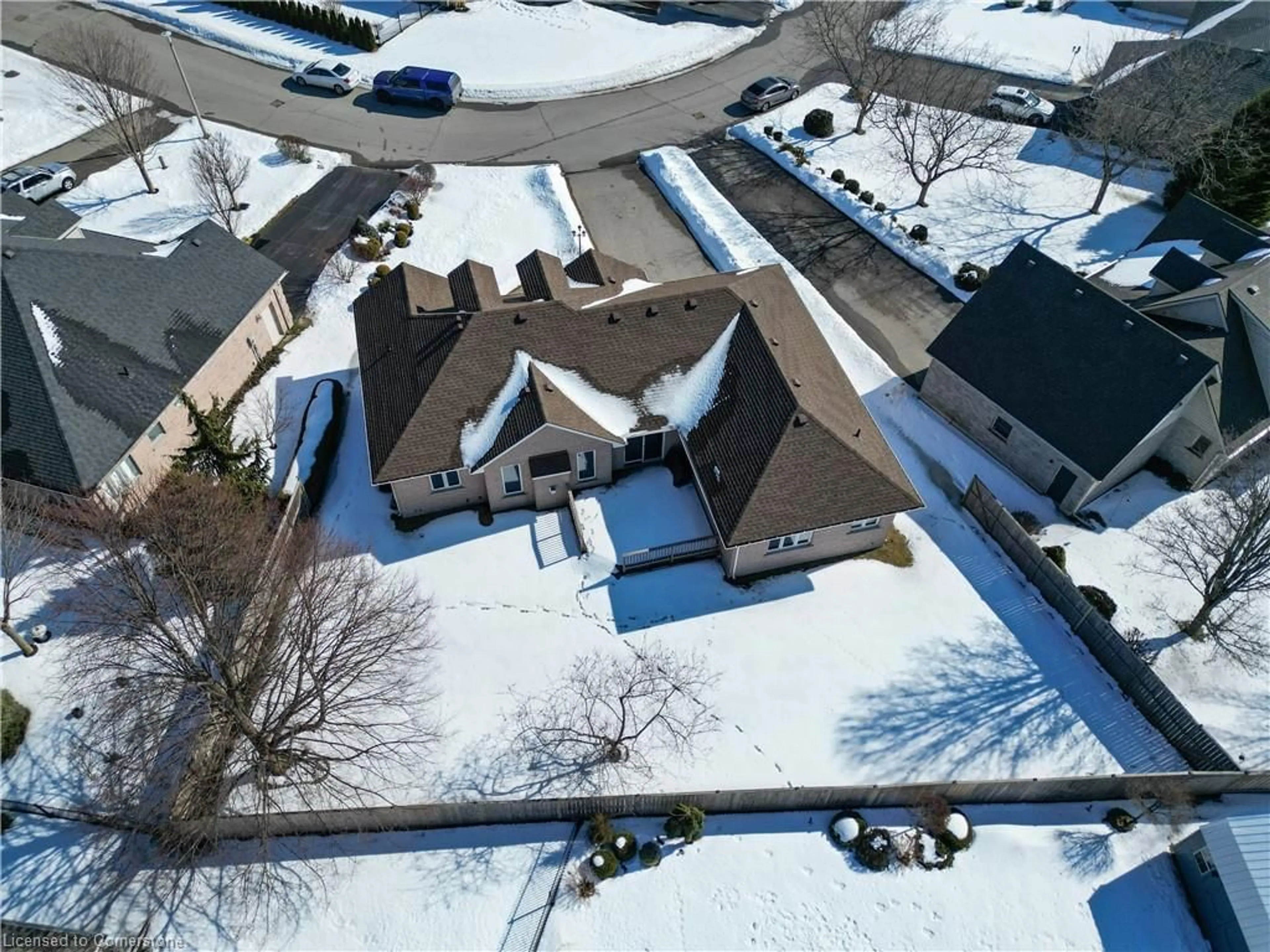 A pic from outside/outdoor area/front of a property/back of a property/a pic from drone, street for 15 Angle St, Simcoe Ontario N3Y 5M6