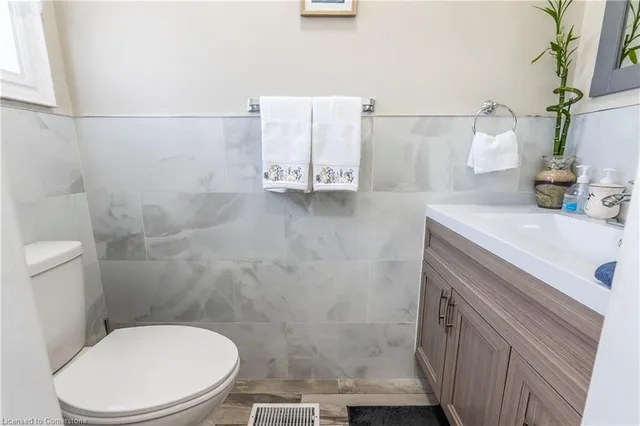 Additional property image - 610 Barton St Unit 16