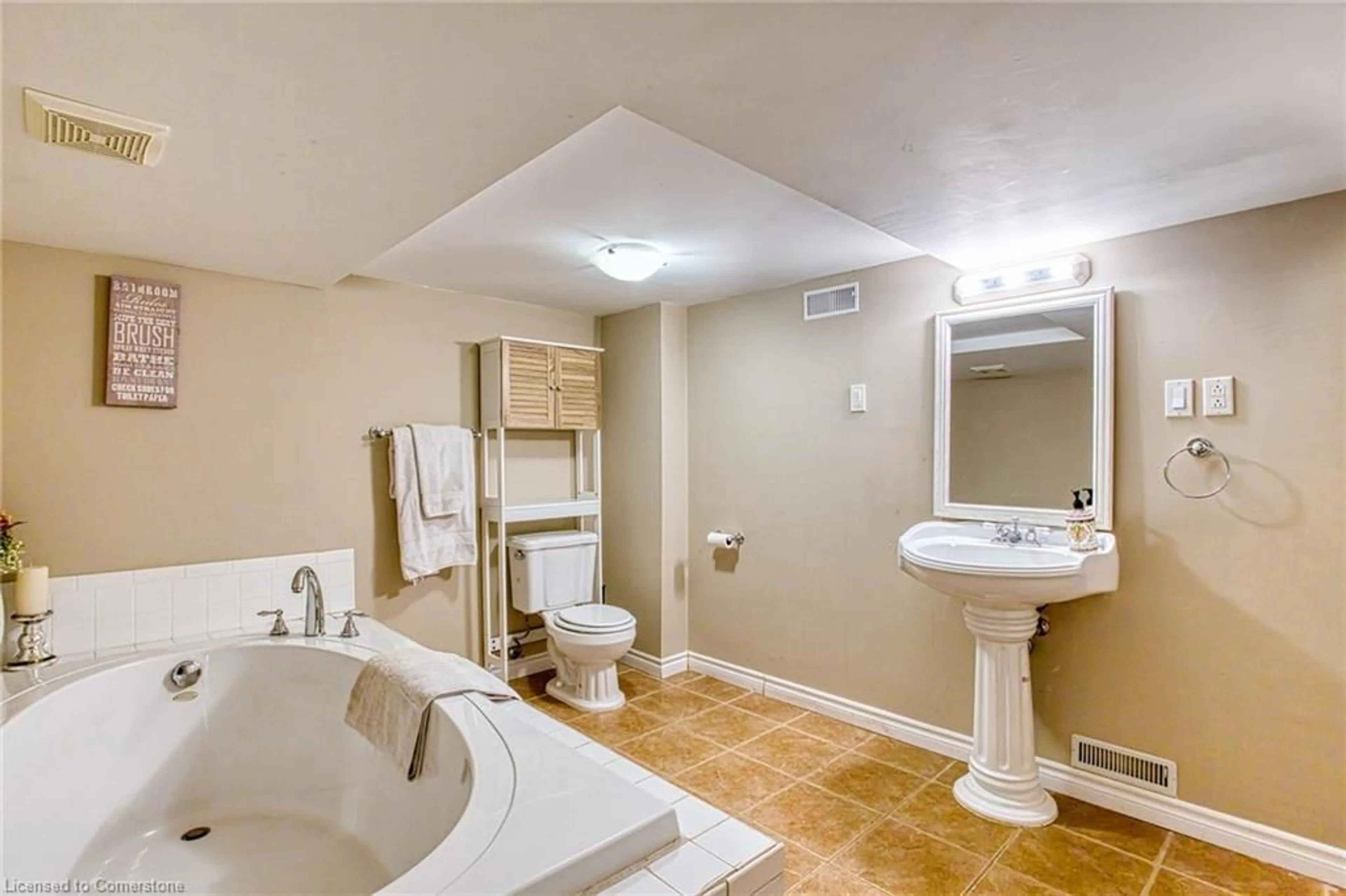 Standard bathroom, ceramic/tile floor for 4382 Central Ave, Beamsville Ontario L0R 1B6