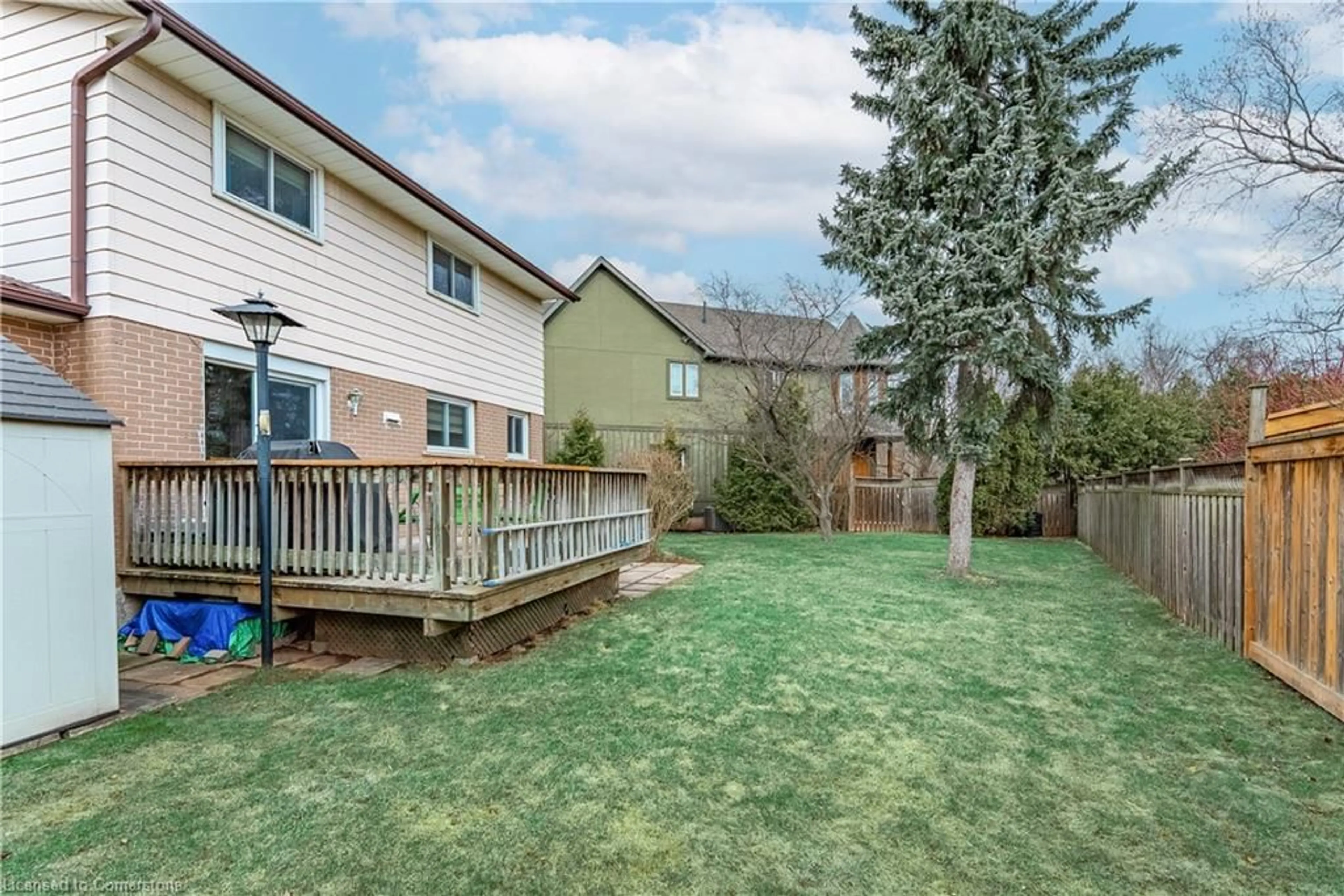 Patio, street for 123 Otter Cres, Oakville Ontario L6H 1E7