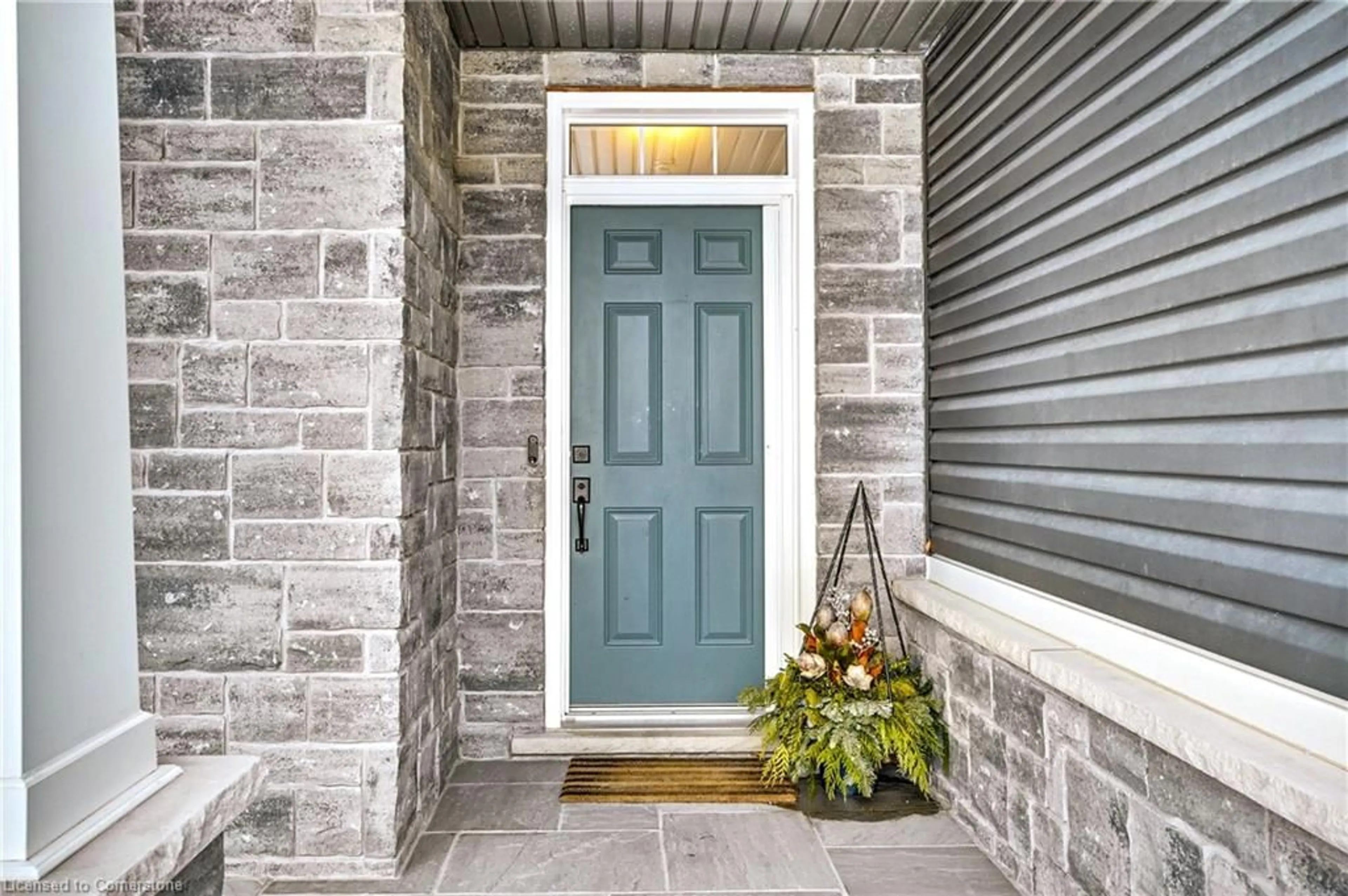 Indoor entryway for 89 Anastasia Blvd, Smithville Ontario L0R 2A0