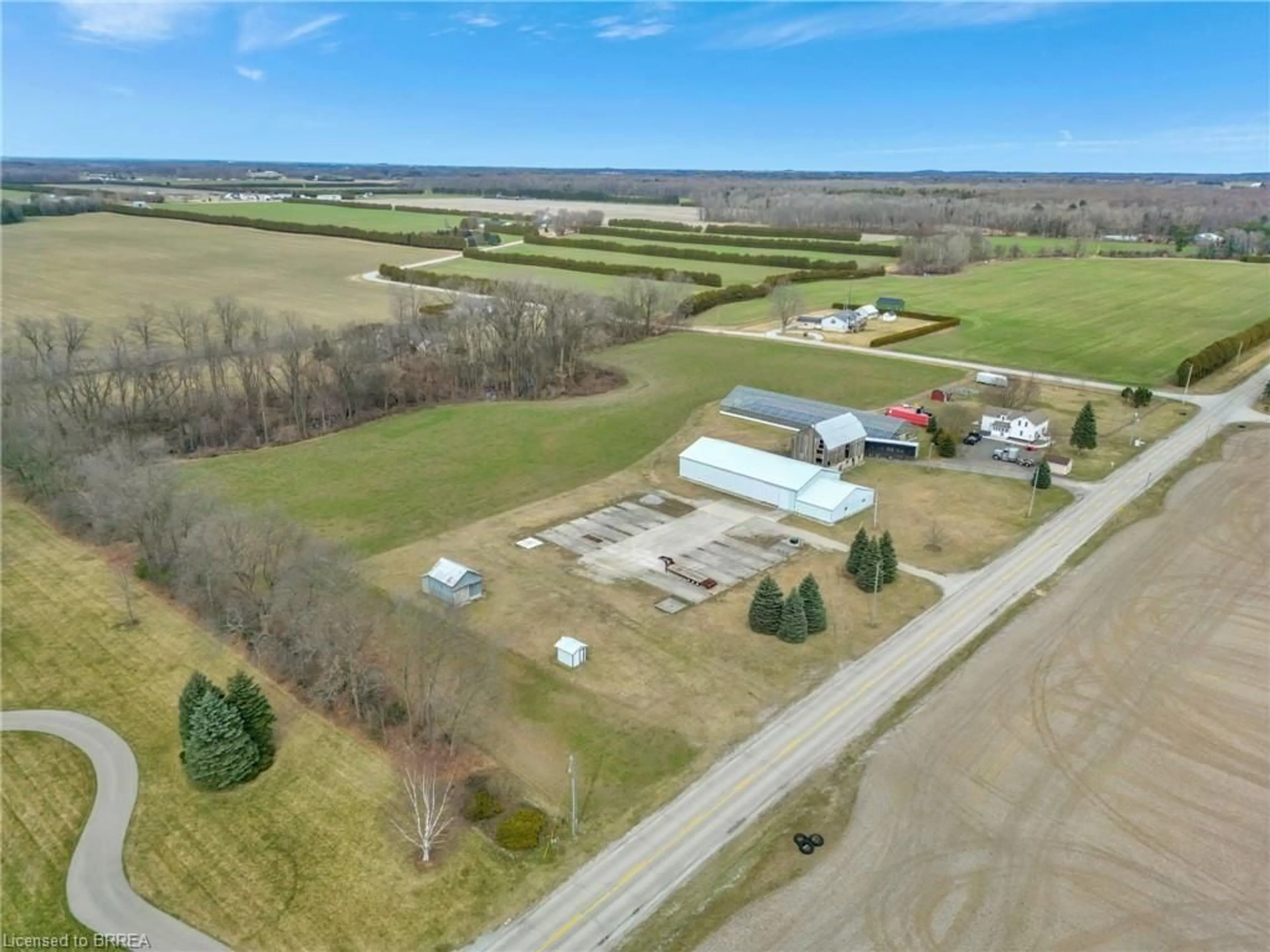 A pic from outside/outdoor area/front of a property/back of a property/a pic from drone, building for 1135 Norfolk Cty Rd 19 W, Vanessa Ontario N0E 1V0