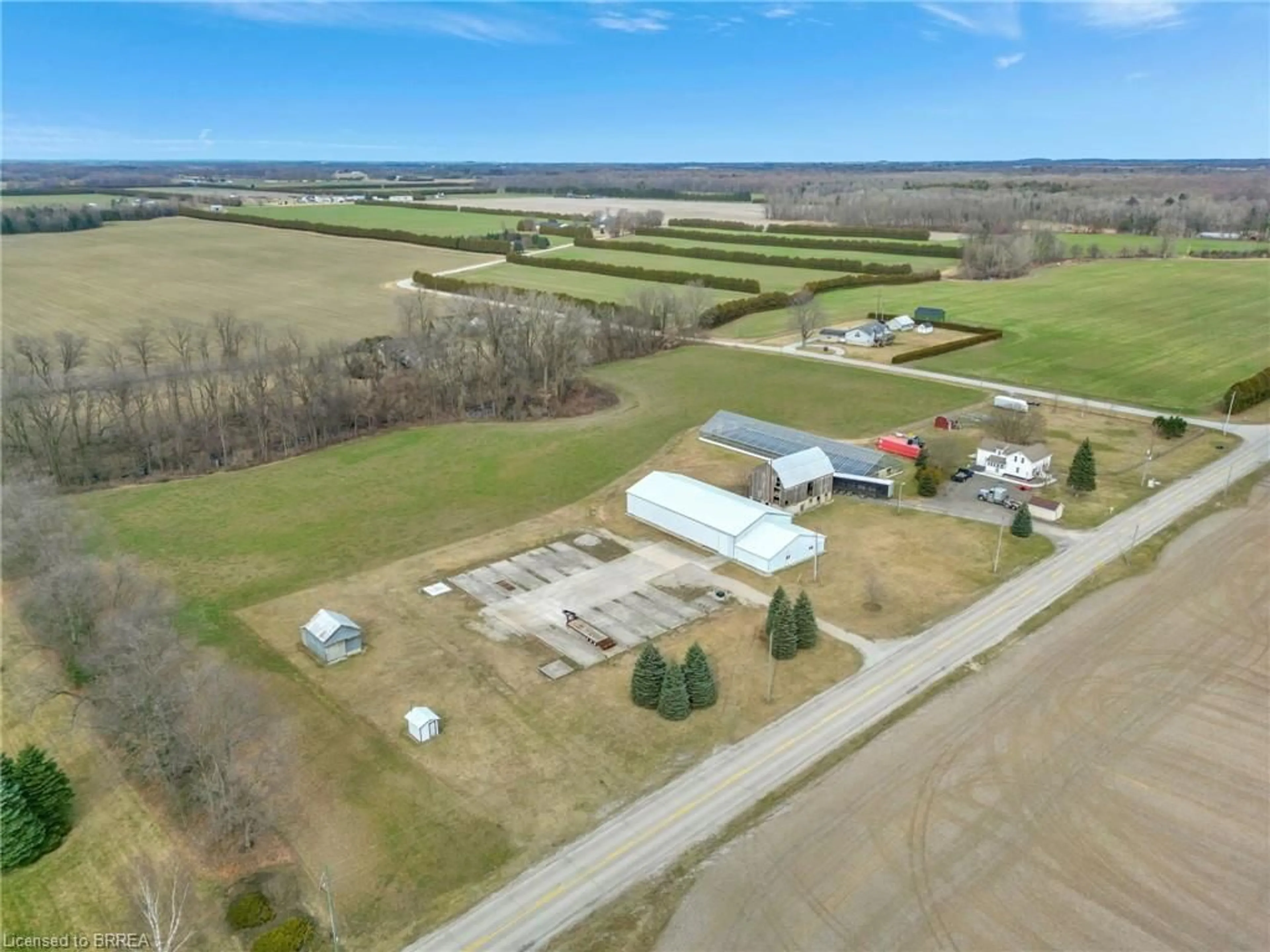 A pic from outside/outdoor area/front of a property/back of a property/a pic from drone, building for 1135 Norfolk Cty Rd 19 W, Vanessa Ontario N0E 1V0