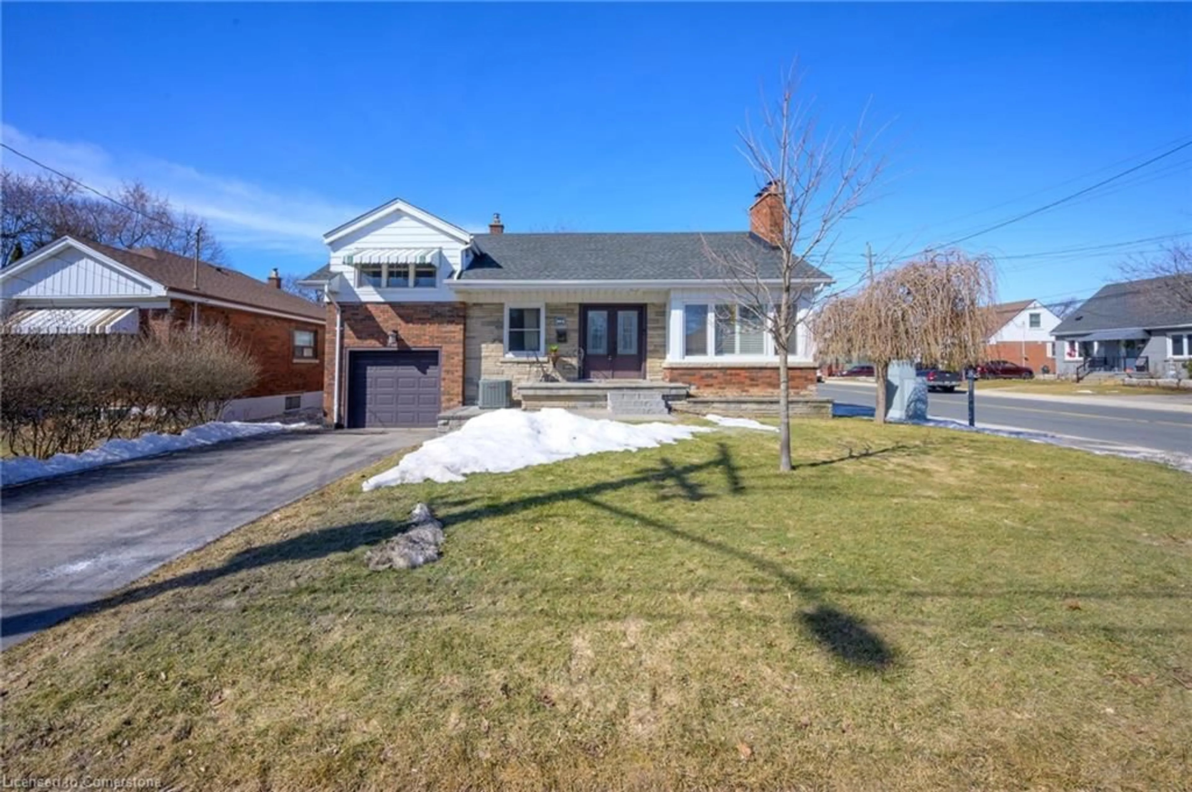 Home with brick exterior material, street for 384 Upper Ottawa St, Hamilton Ontario L8T 3T1