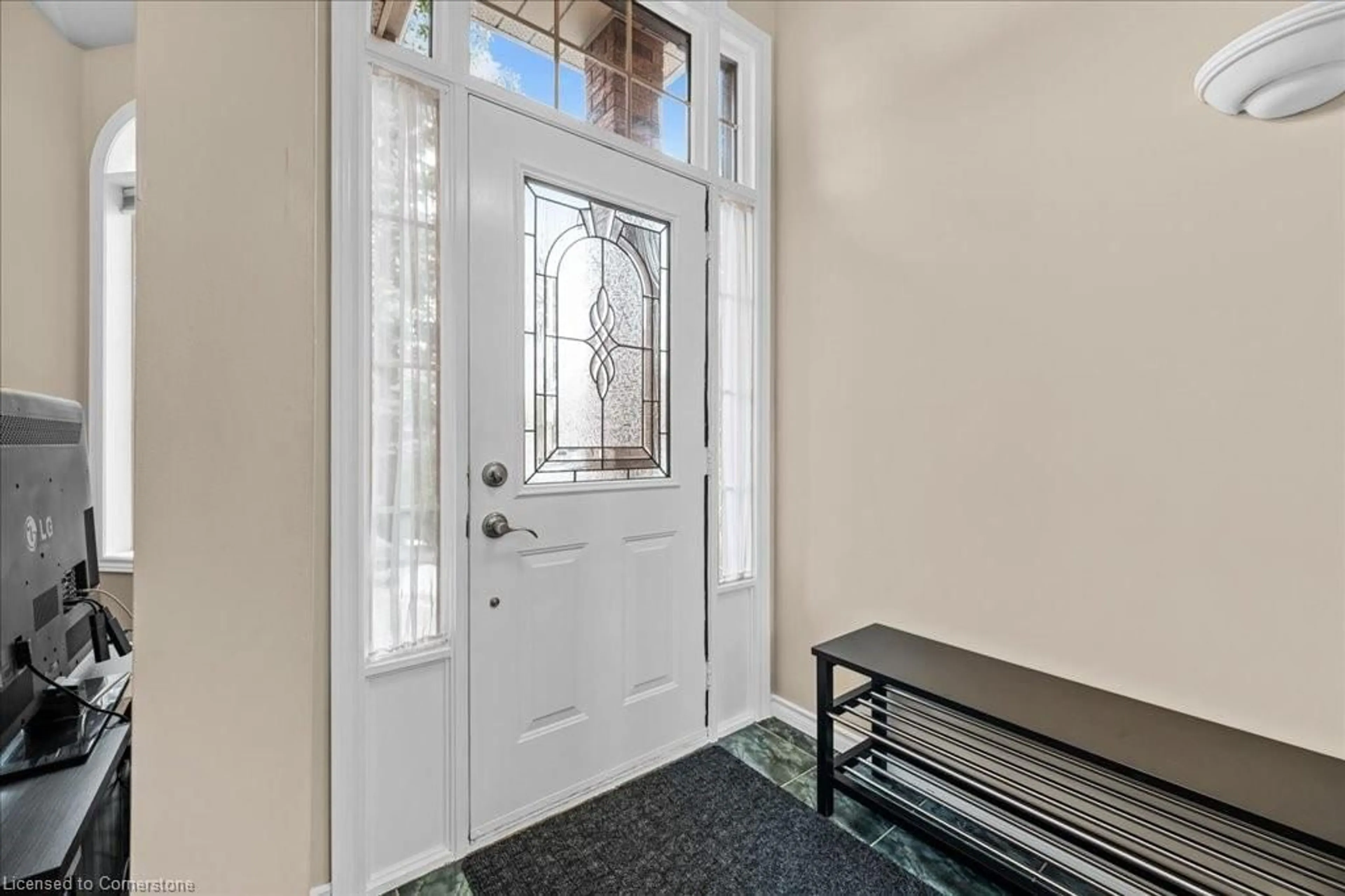 Indoor entryway for 4104 Bianca Forest Dr, Burlington Ontario L7M 4L2