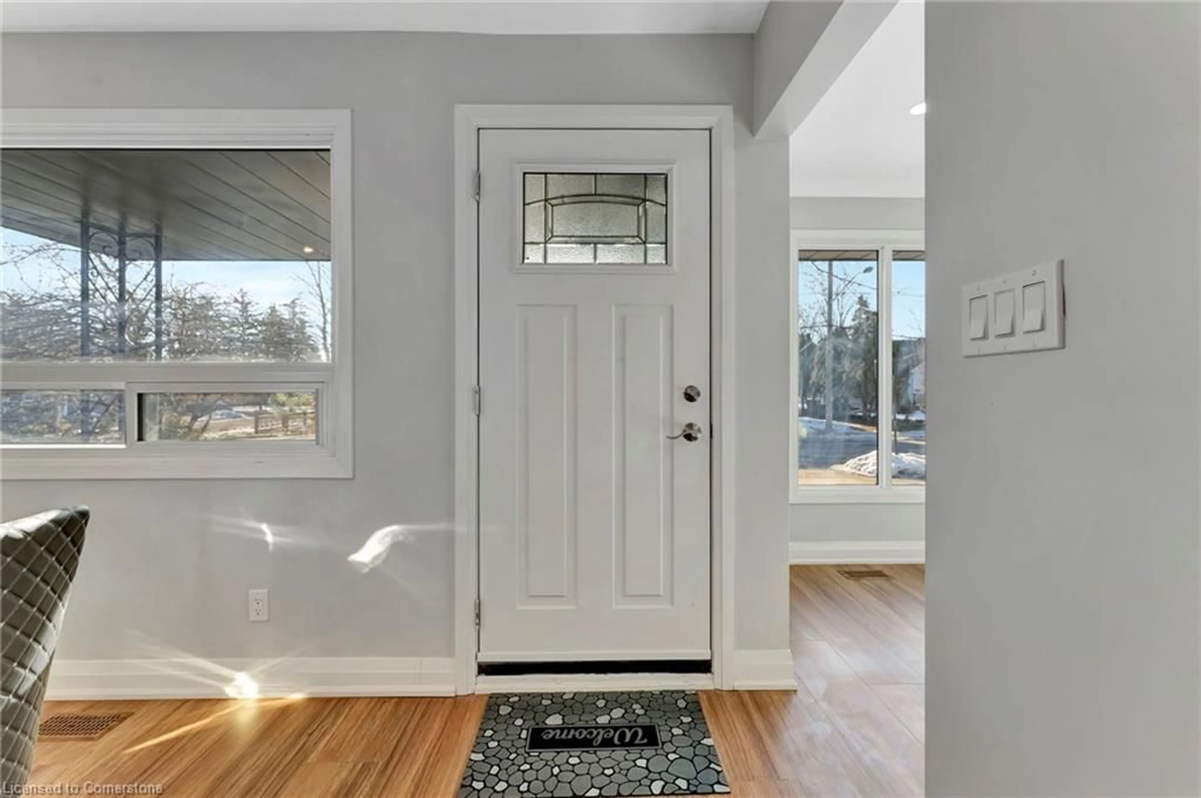 Indoor entryway for 248 Grand St, Brantford Ontario N3R 4C4