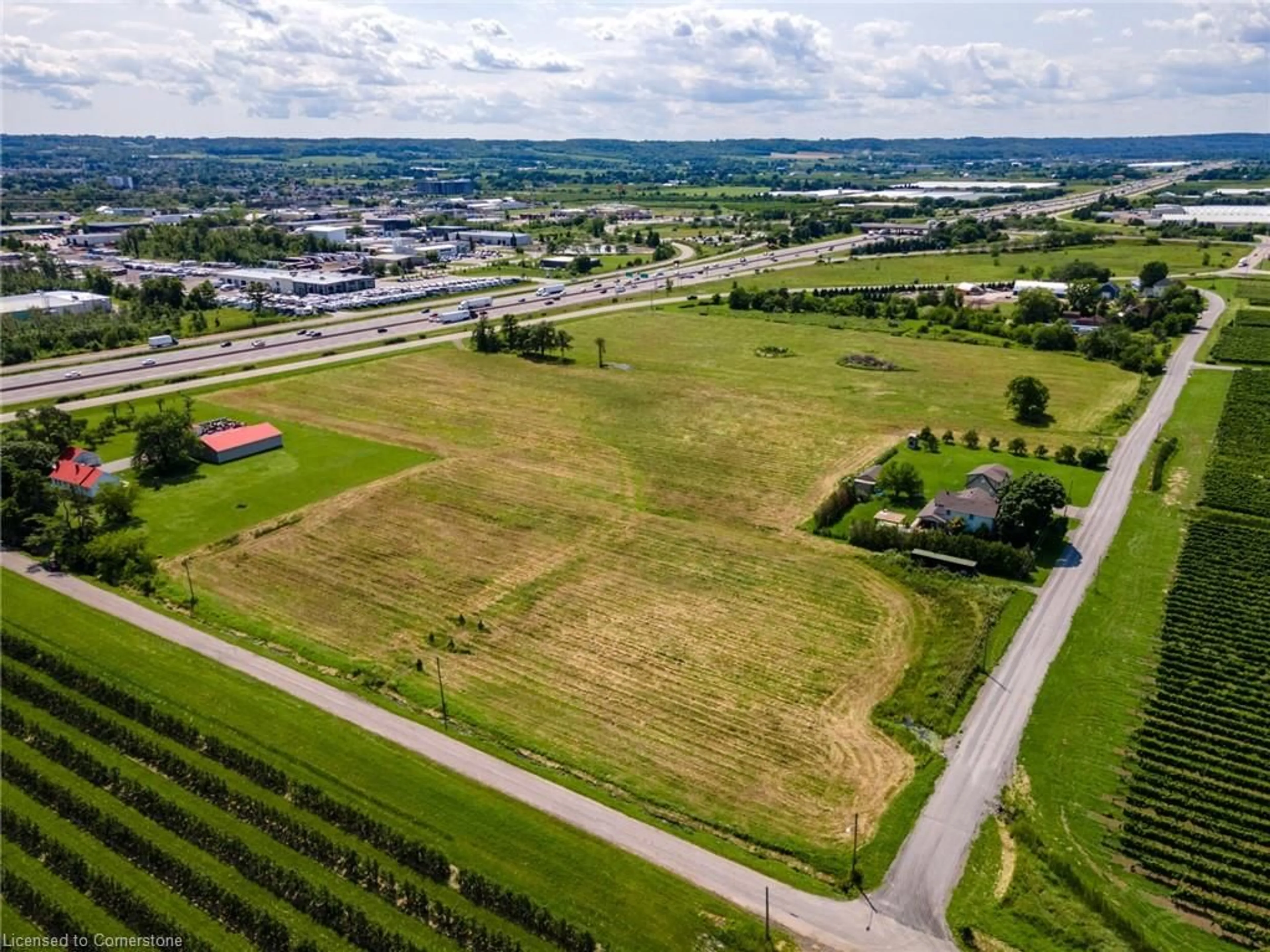 A pic from outside/outdoor area/front of a property/back of a property/a pic from drone, unknown for 4766 Bartlett Rd, Beamsville Ontario L3J 0Y4