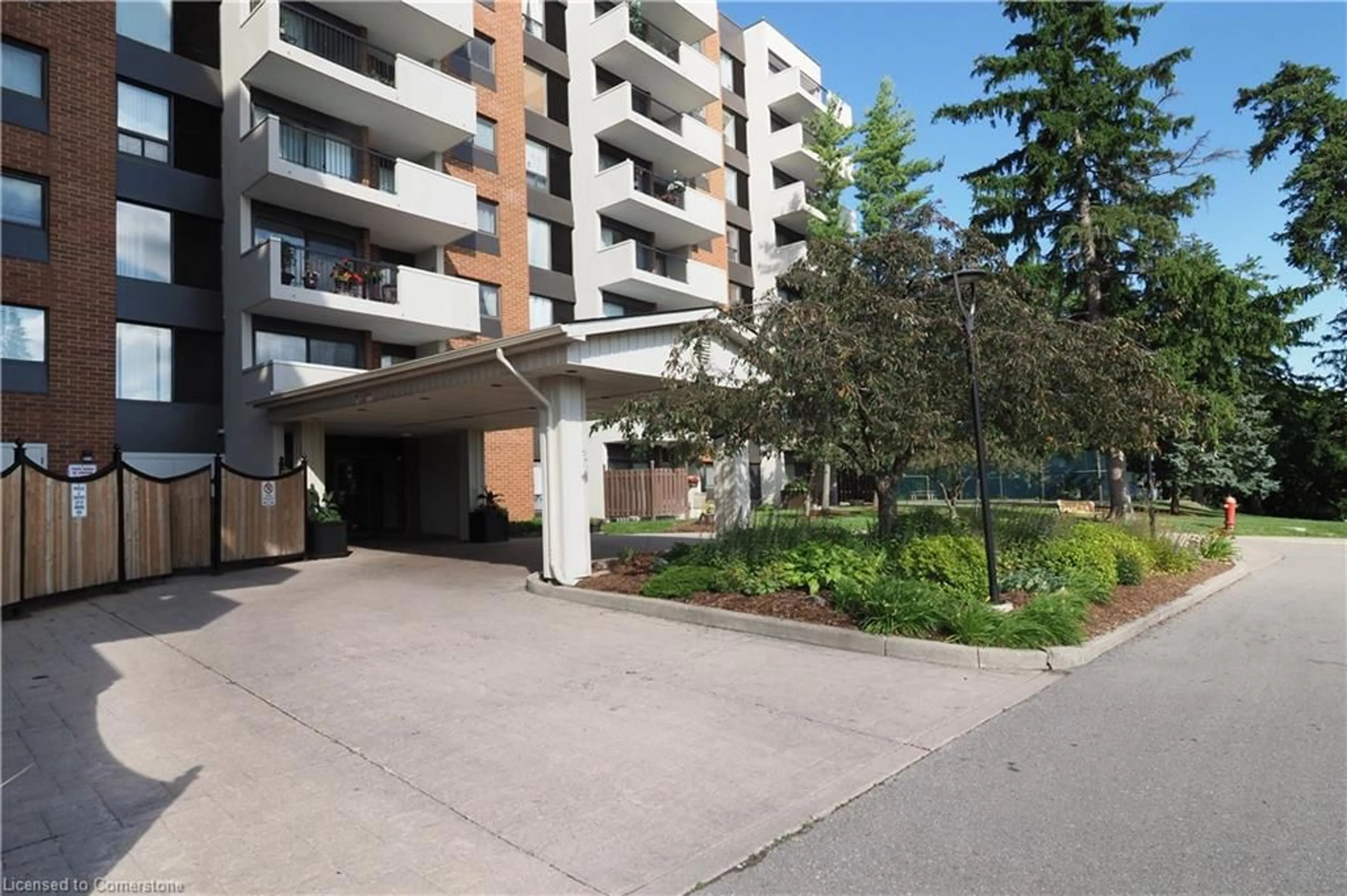 Patio, street for 260 Sheldon Ave #103, Kitchener Ontario N2H 6P2