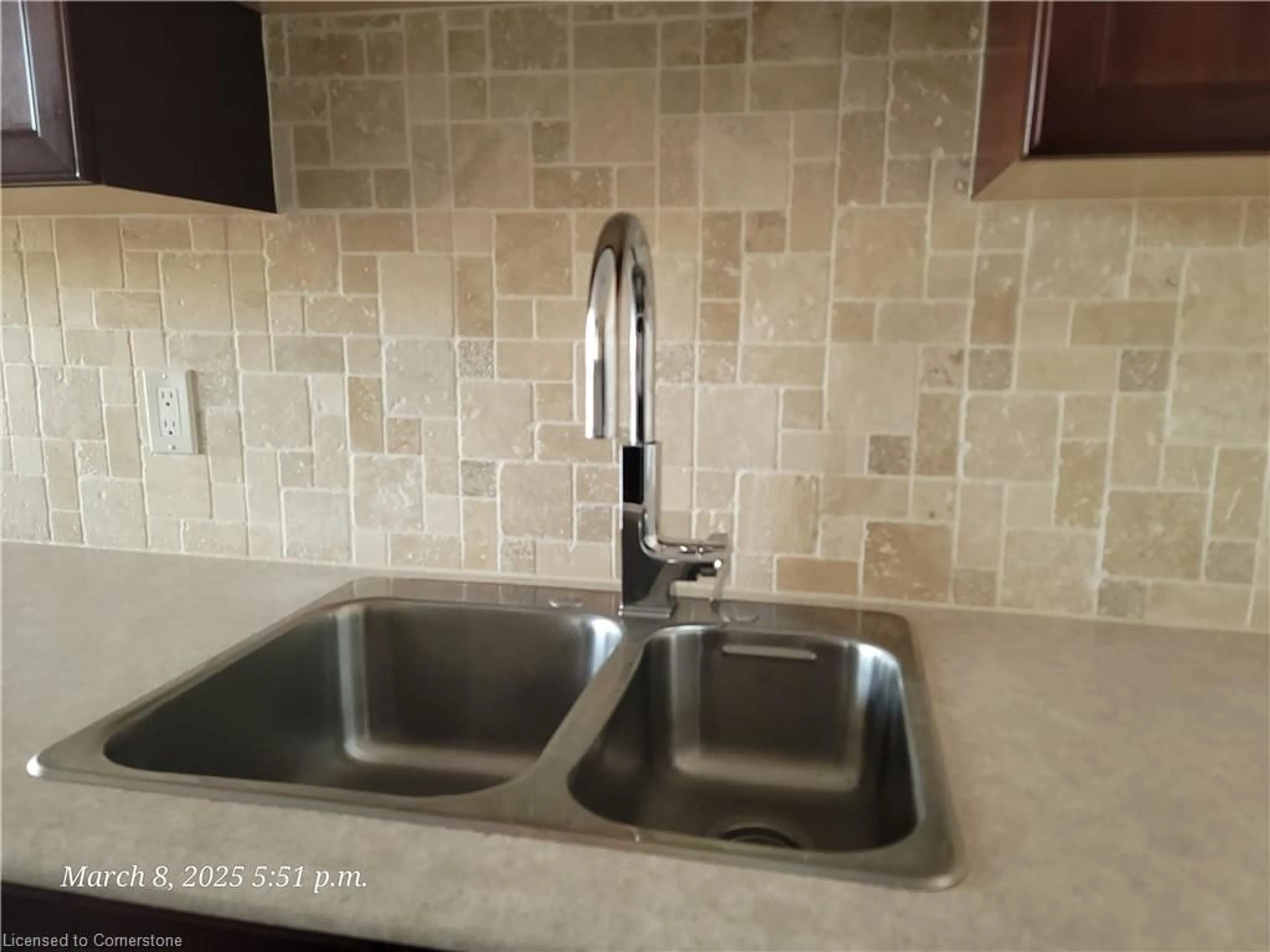 Standard kitchen, ceramic/tile floor for 81 Church St #1601, Kitchener Ontario N2G 4M1