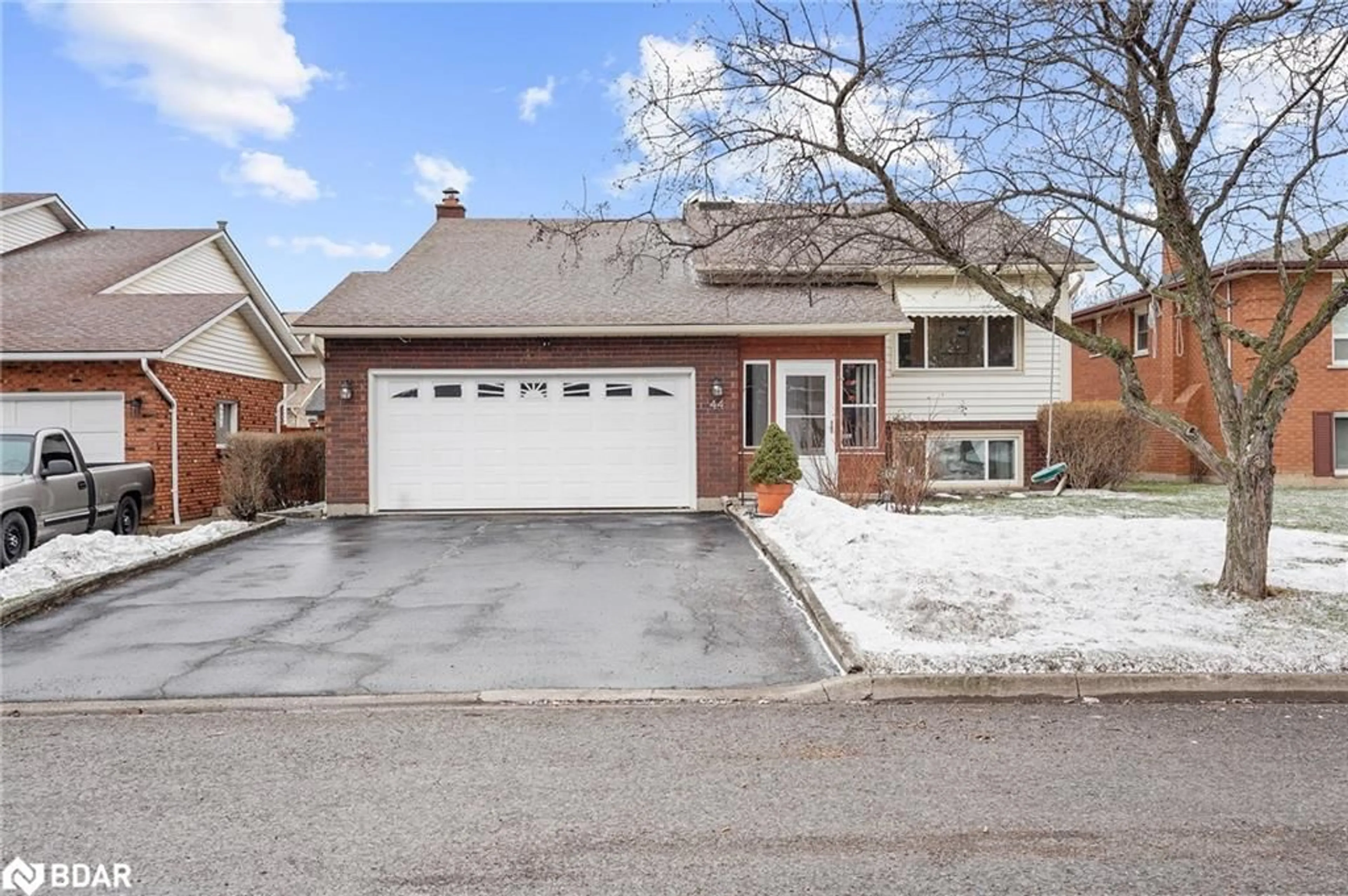 Home with brick exterior material, street for 44 The Meadows, St. Catharines Ontario L2N 7L1