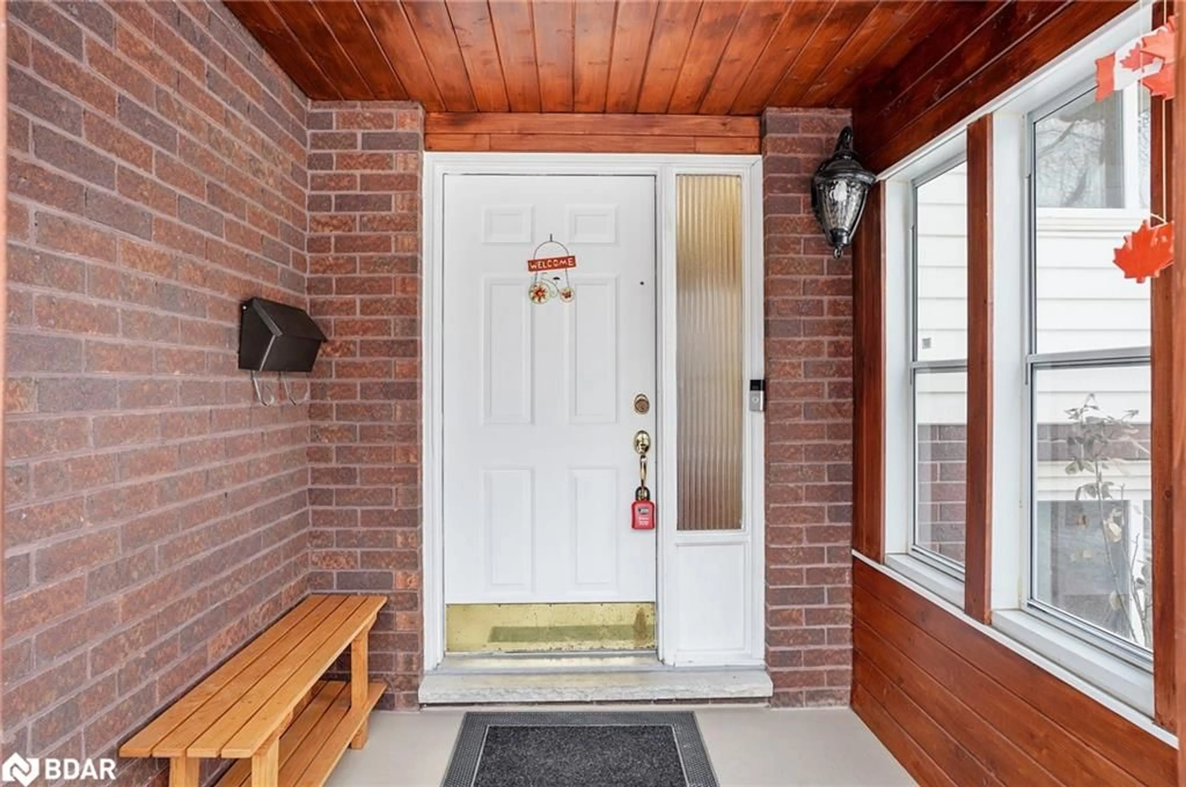 Indoor entryway for 44 The Meadows, St. Catharines Ontario L2N 7L1