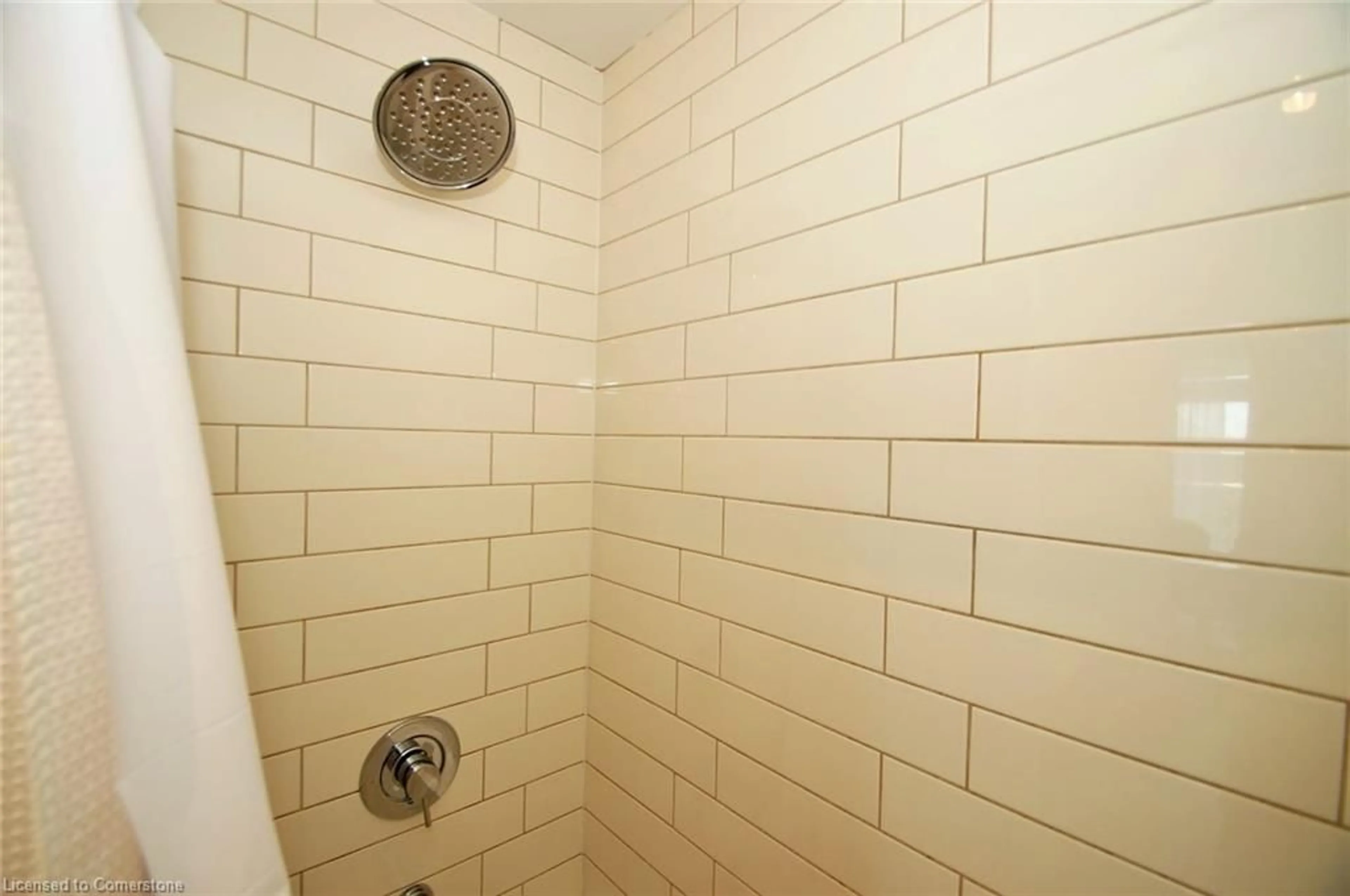 Standard bathroom, ceramic/tile floor for 55 Speers Rd #1405, Oakville Ontario L6K 0H9