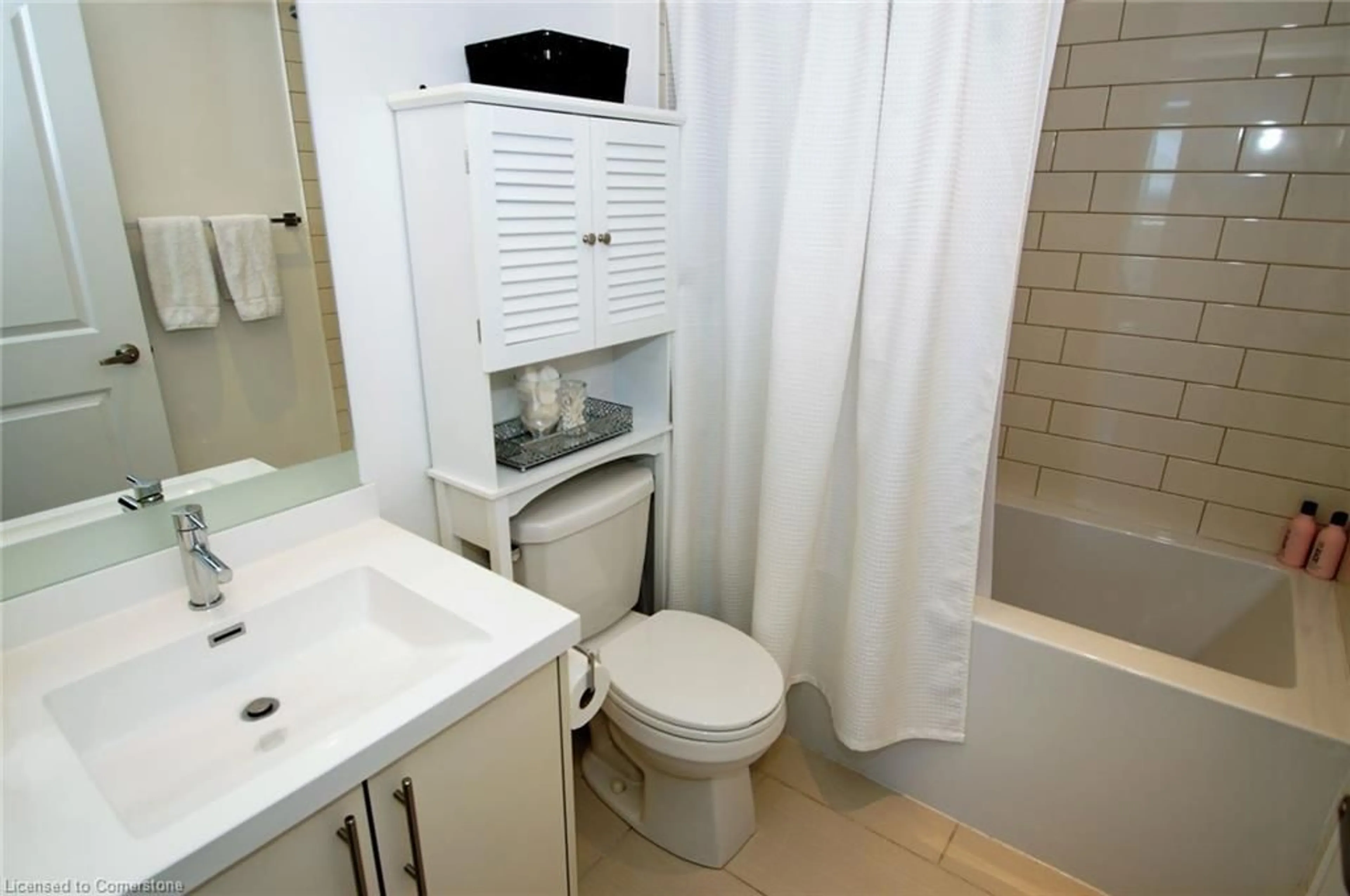 Standard bathroom, unknown for 55 Speers Rd #1405, Oakville Ontario L6K 0H9