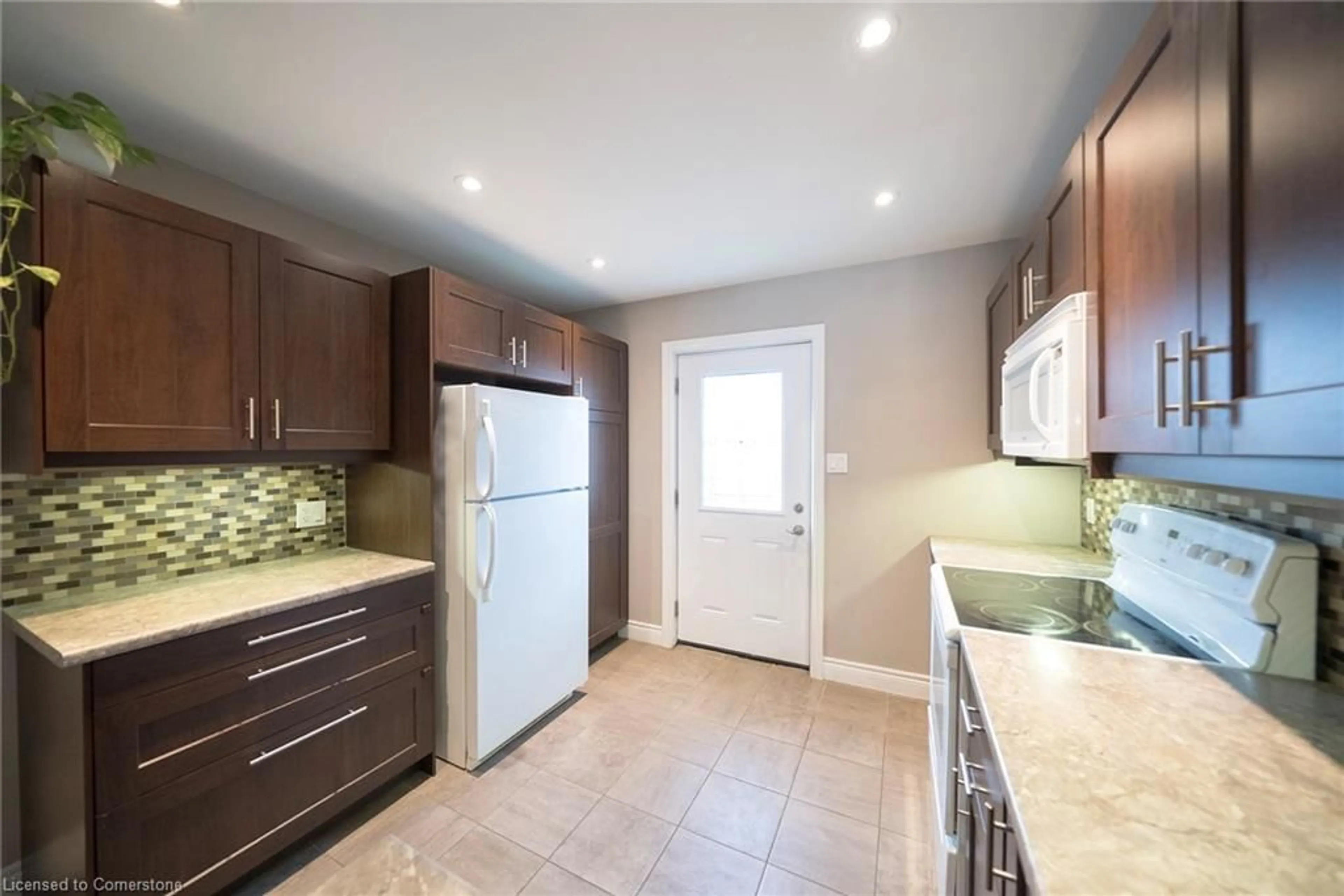 Standard kitchen, ceramic/tile floor for 88 Alpine Ave, Hamilton Ontario L9A 1A6