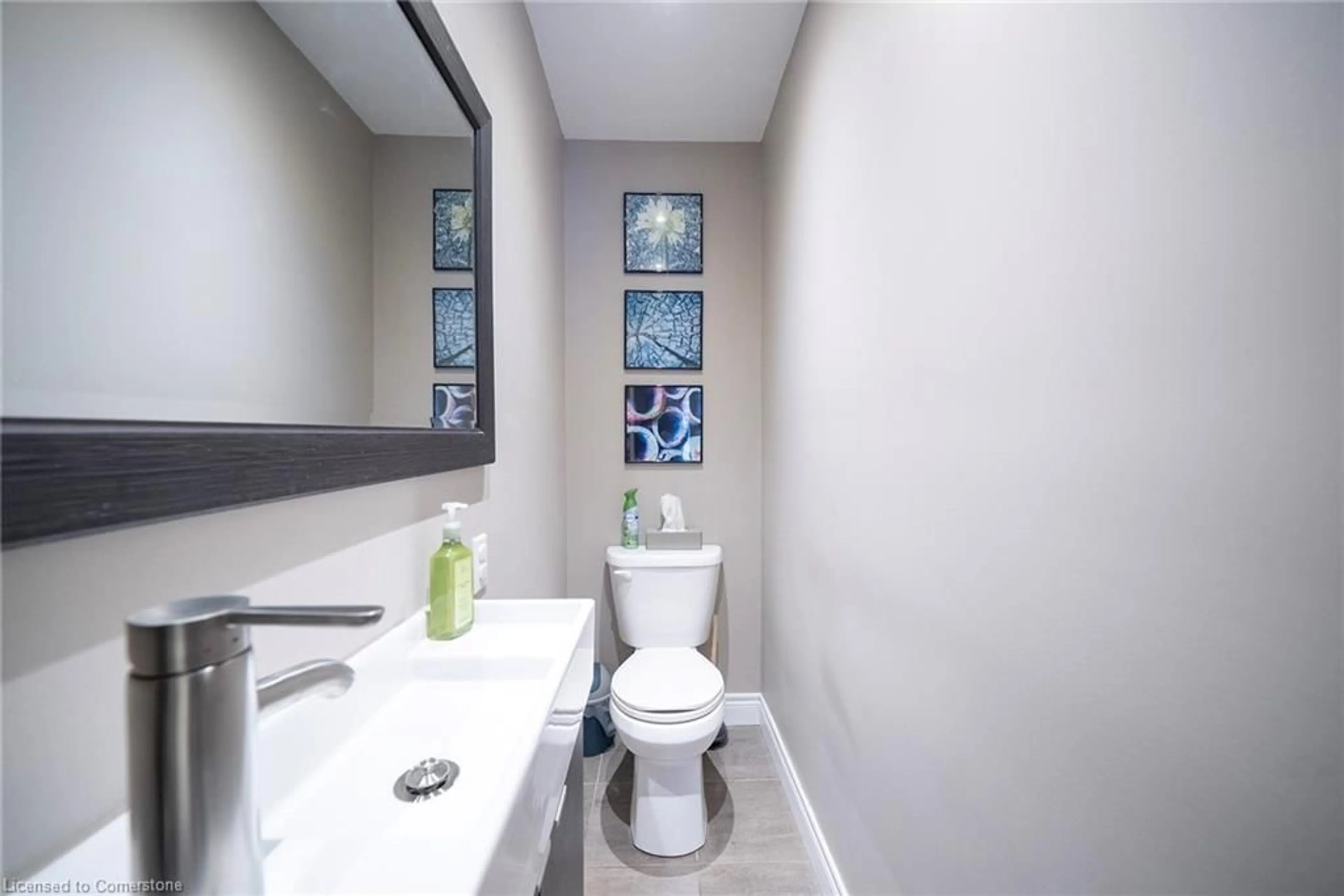 Standard bathroom, ceramic/tile floor for 88 Alpine Ave, Hamilton Ontario L9A 1A6