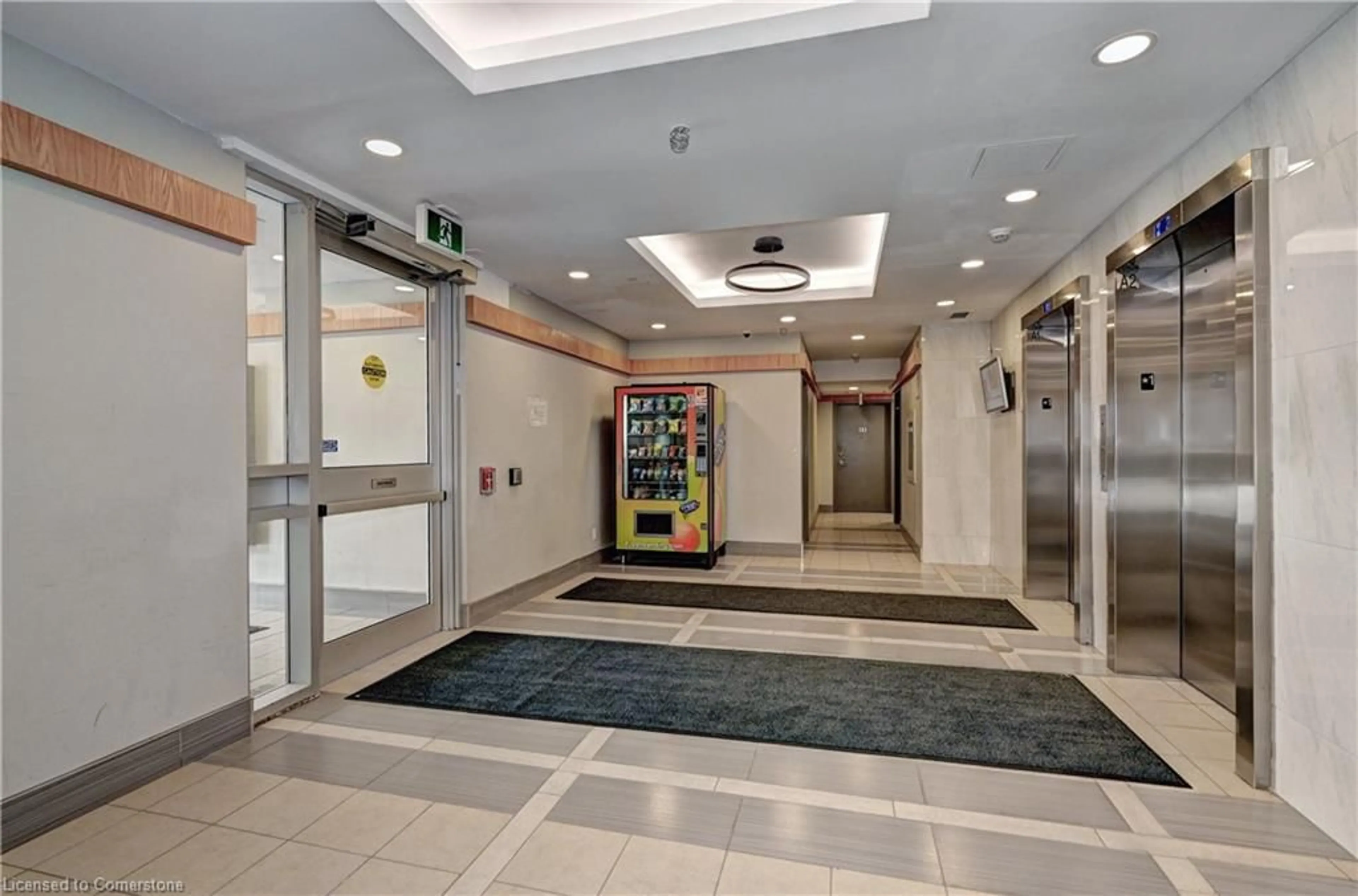Indoor foyer for 258A Sunview St #162, Waterloo Ontario N2L 0H6