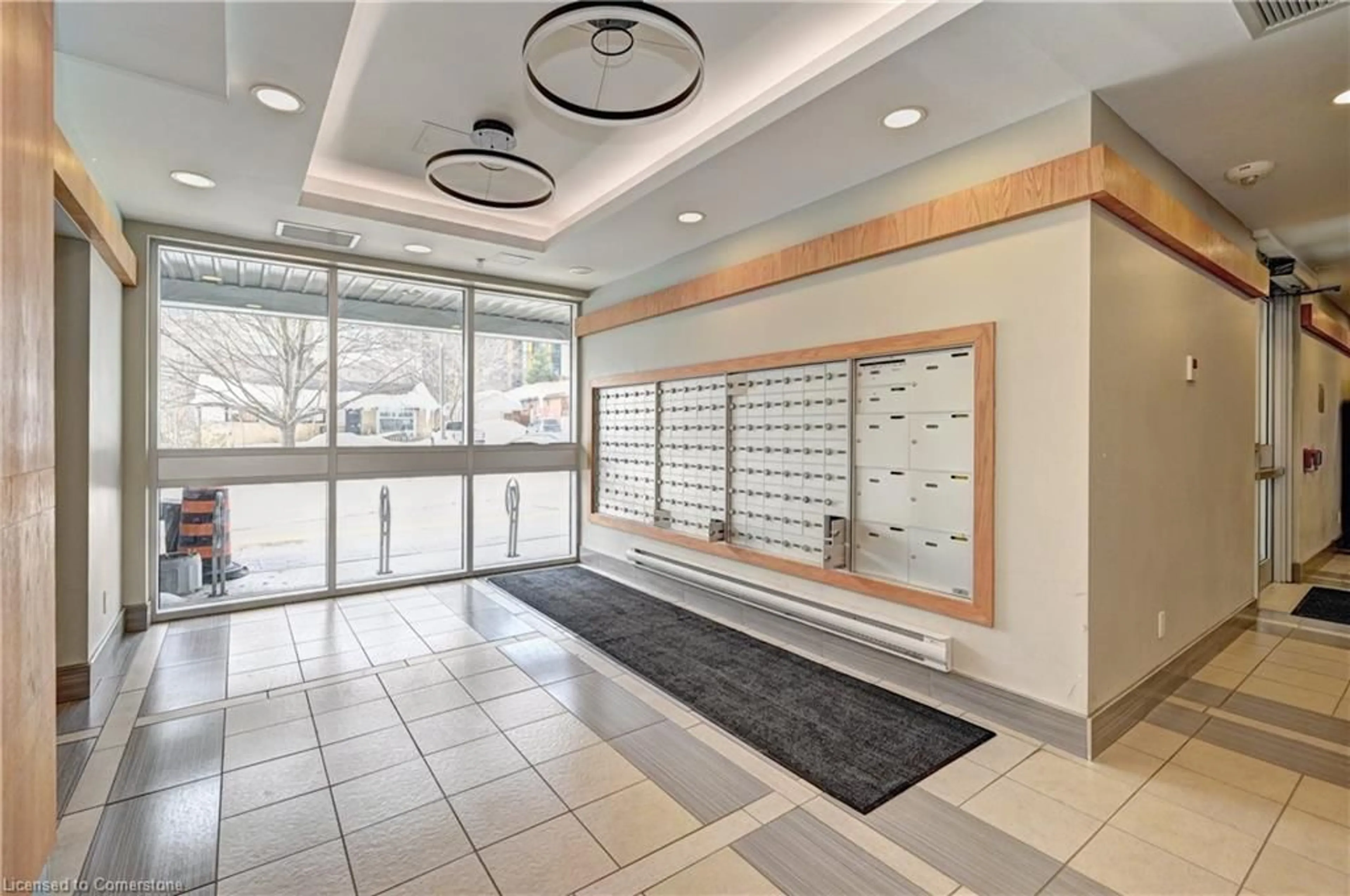 Indoor foyer for 258A Sunview St #162, Waterloo Ontario N2L 0H6