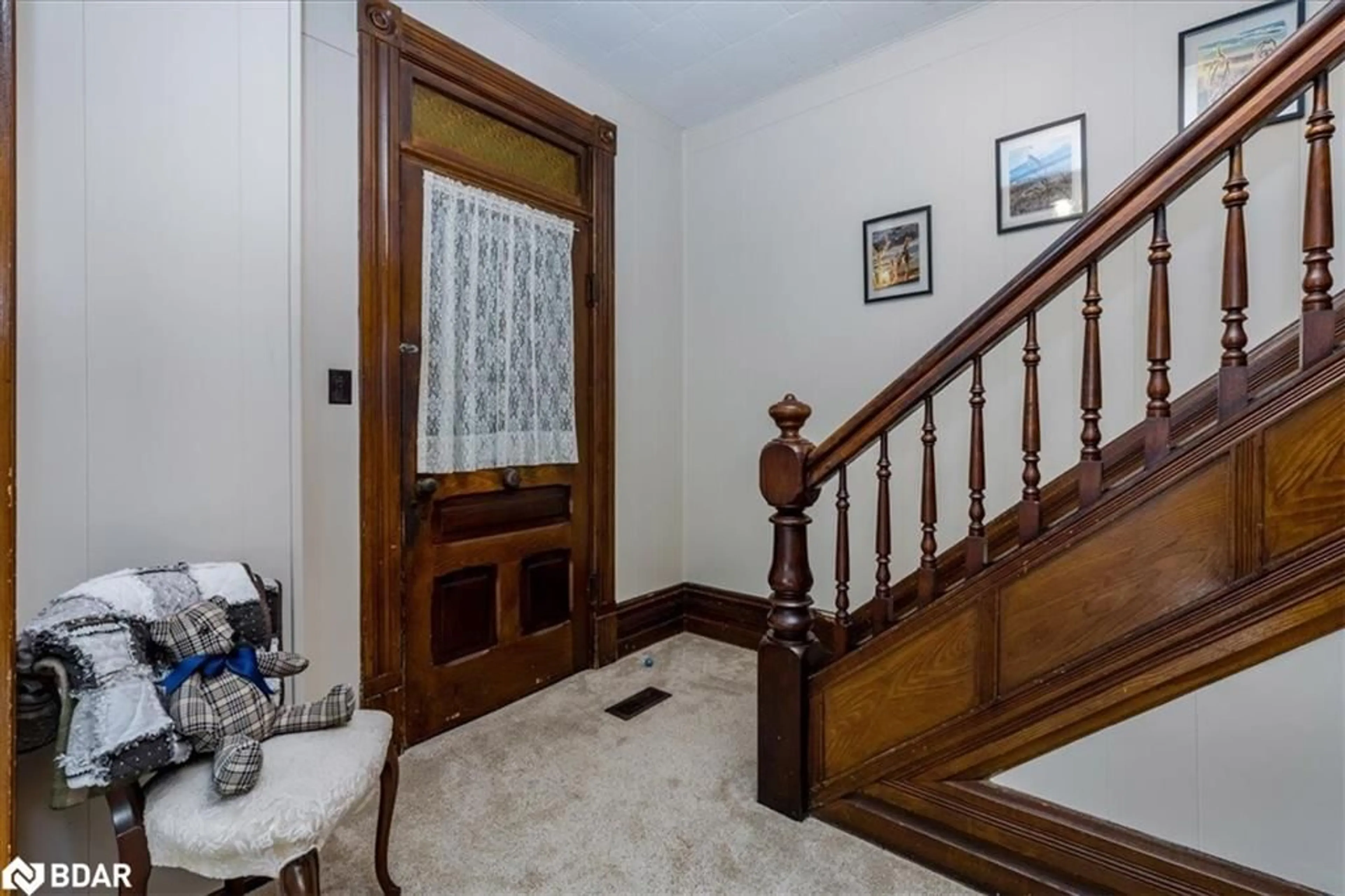 Indoor foyer for 236787 13 Grey Rd, Clarksburg Ontario N0H 1J0