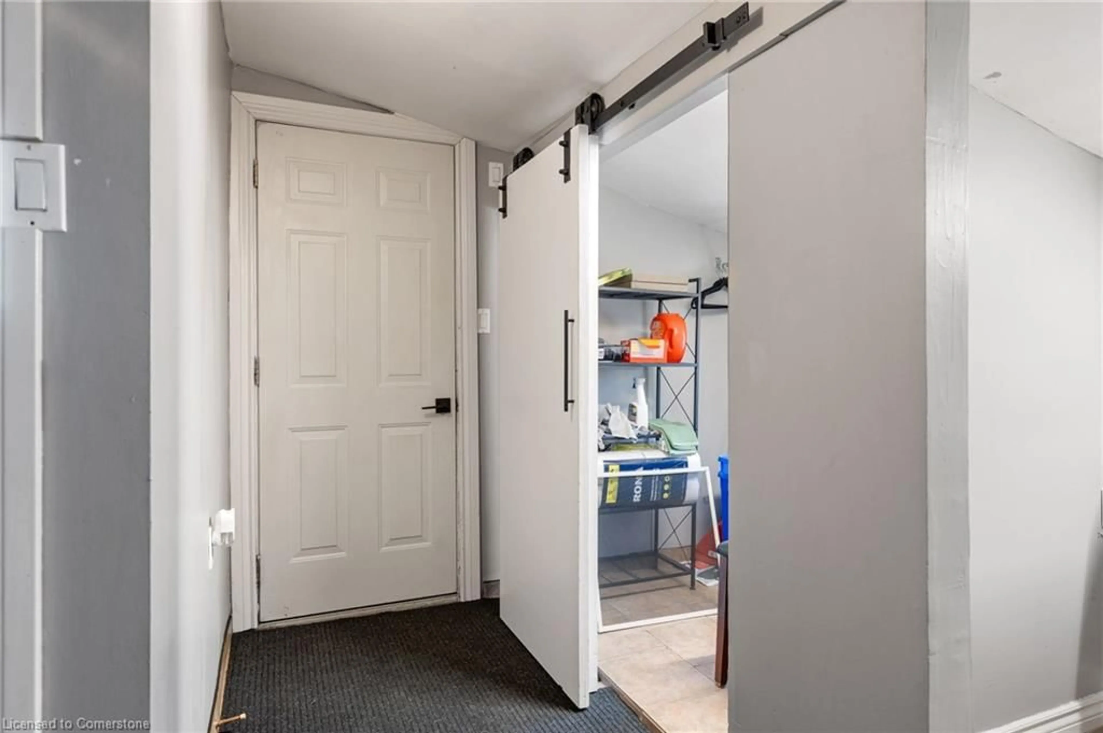 Indoor entryway for 197 Colborne St, Simcoe Ontario N3Y 3V4