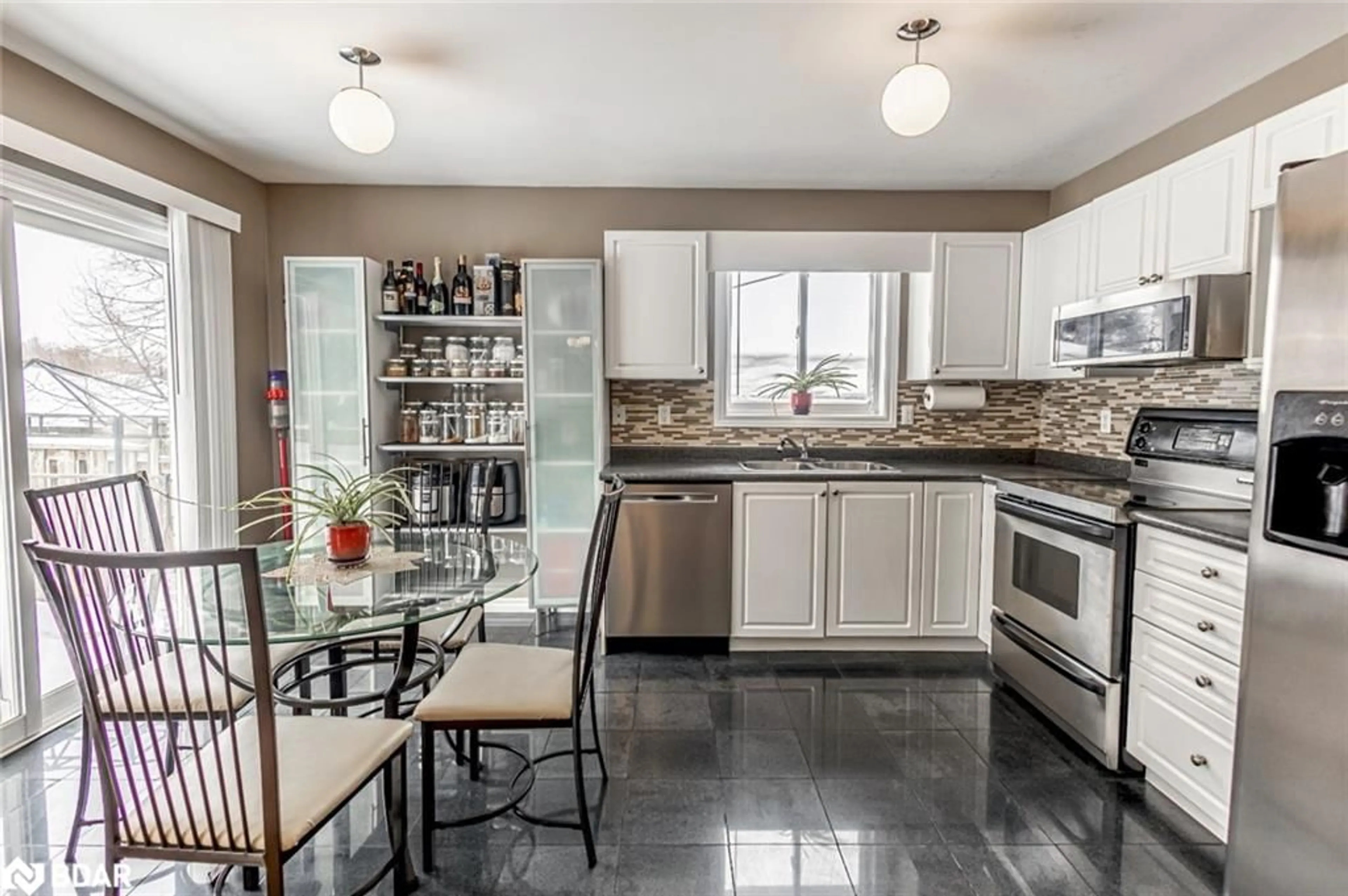 Open concept kitchen, ceramic/tile floor for 115 Lion's Gate Blvd, Barrie Ontario L4M 7E5