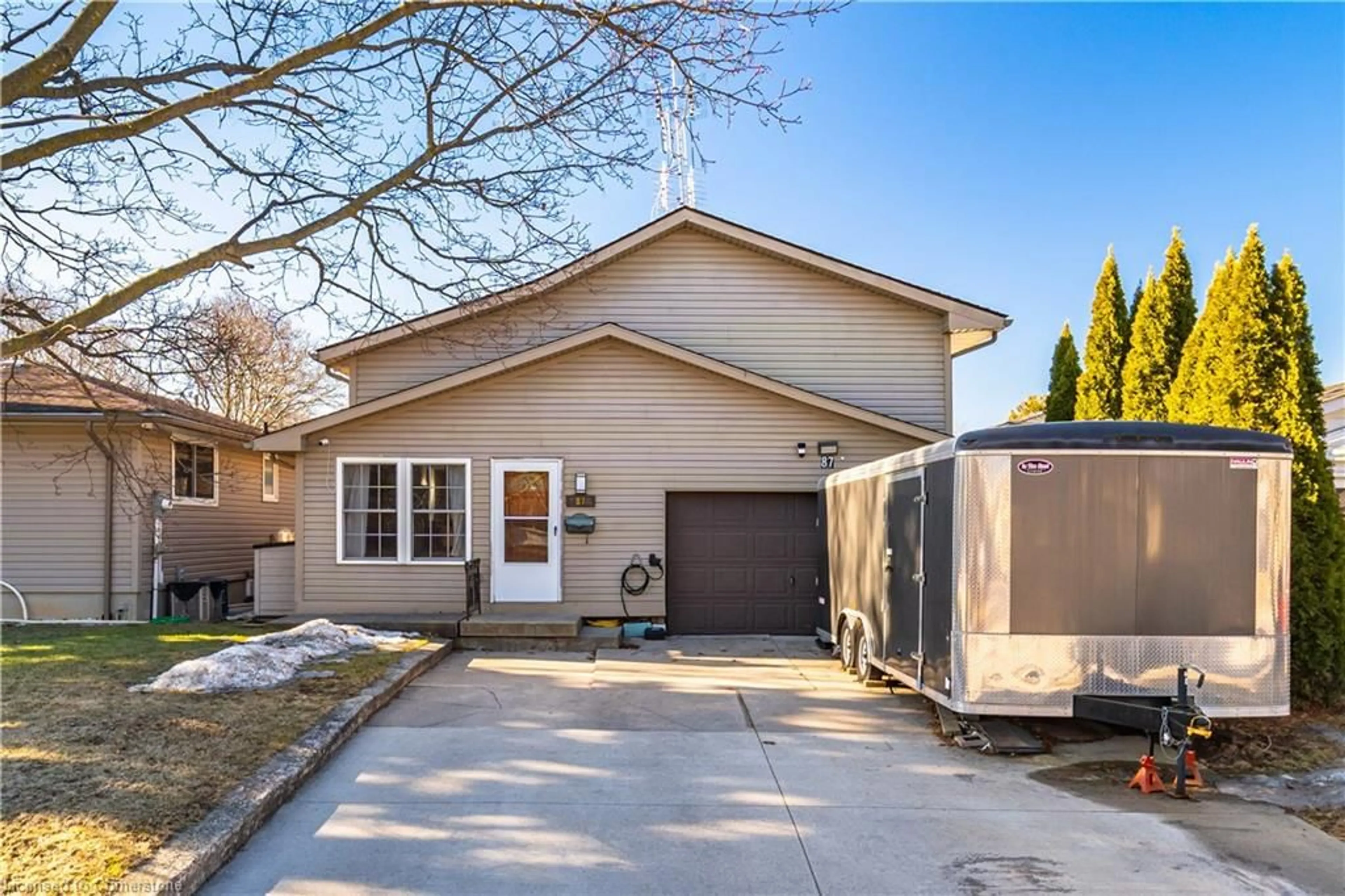 Home with vinyl exterior material, street for 87 Lafayette Dr, St. Catharines Ontario L2N 6C5