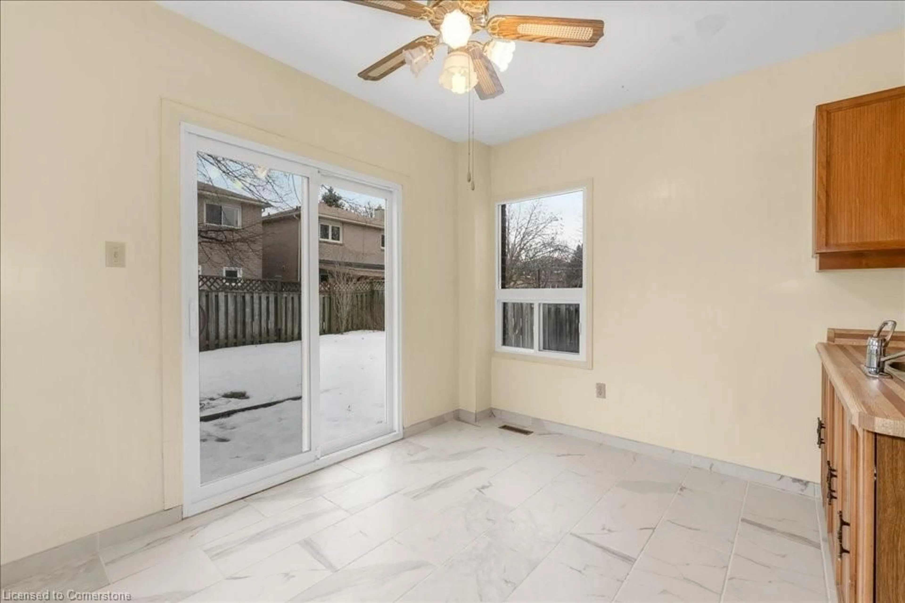 A pic of a room for 1404 White Oaks Blvd, Oakville Ontario L6H 4R7